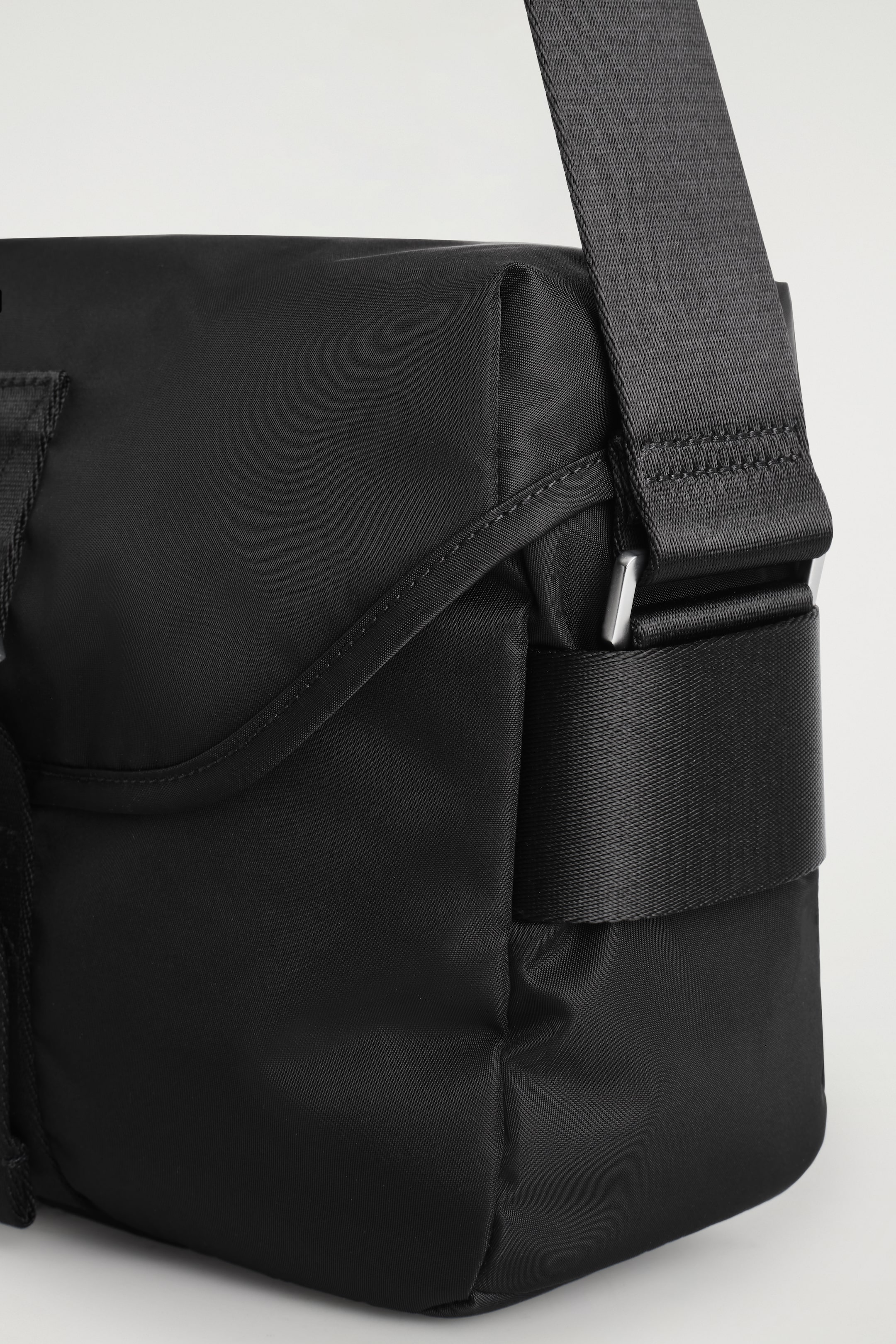 Nagyobb kép megtekintése: PURSUIT VÁLLTÁSKA - NEJLON - FEKETE - FÉRFI | H&M HU 4