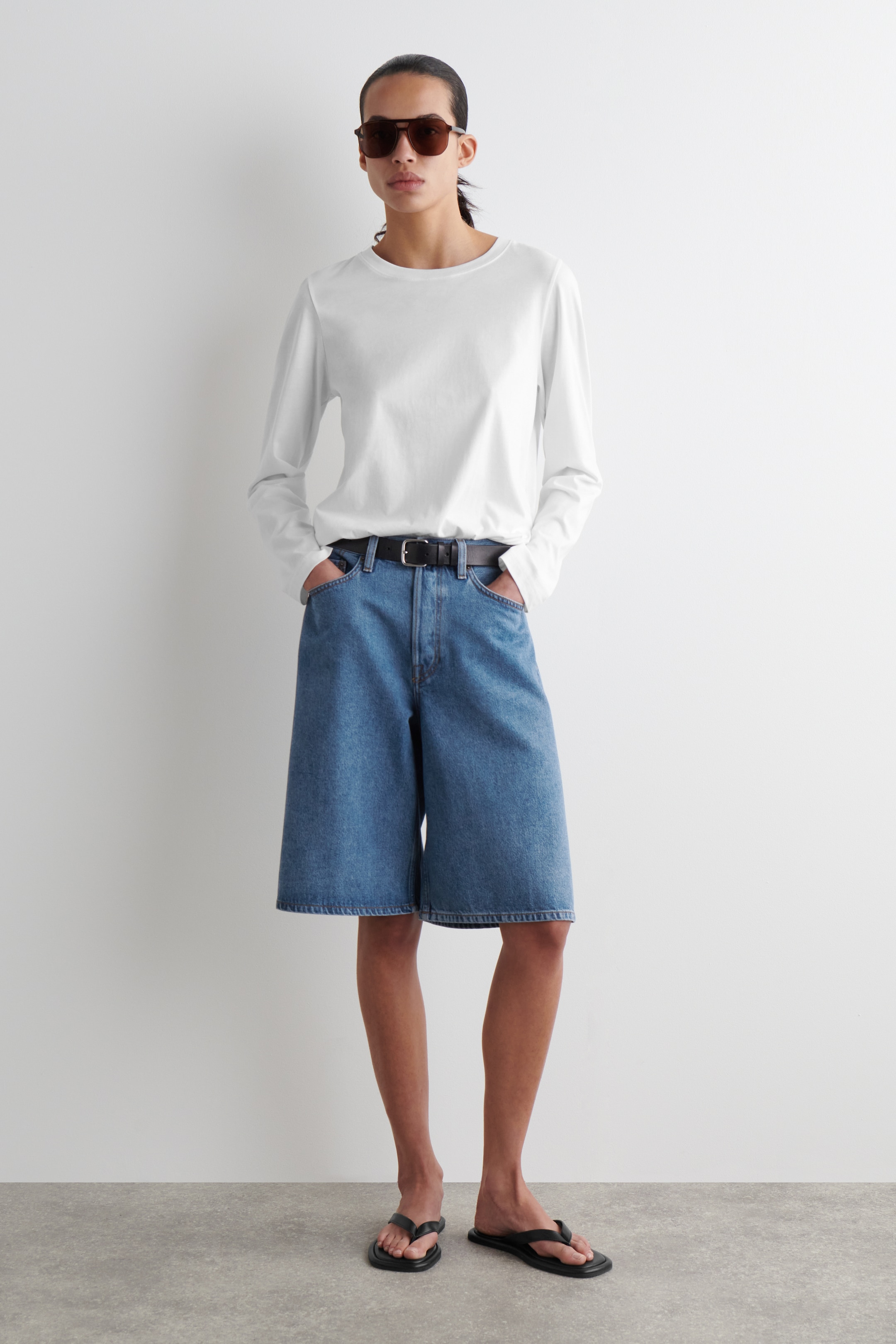 Zobraziť väčší obrázok: DĹŽKOVO PREDĹŽENÉ DŽÍNSOVÉ ŠORTKY - MODRÁ - ŽENY | H&M SK 1