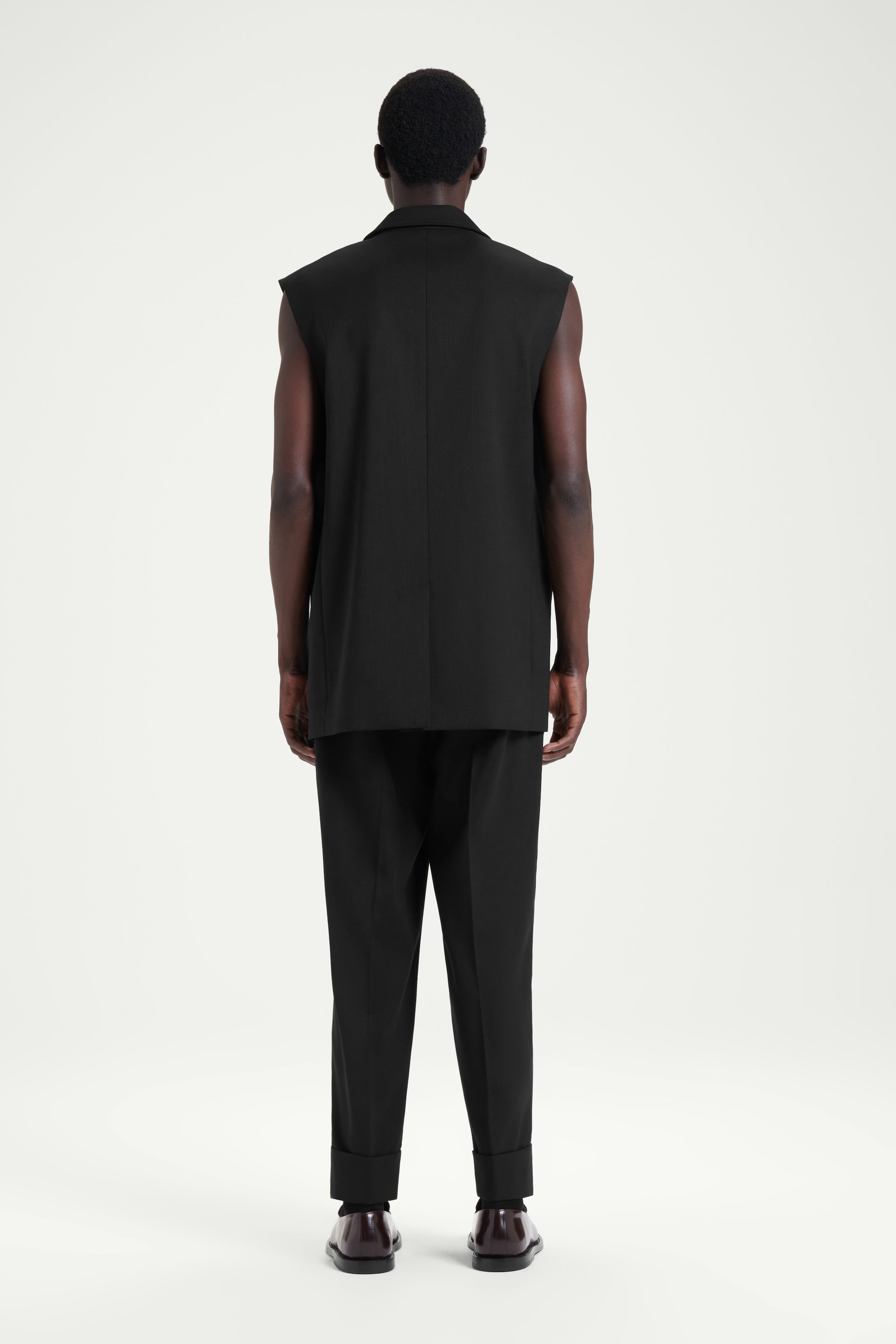 THE SLEEVELESS DOUBLE-BREASTED BLAZER