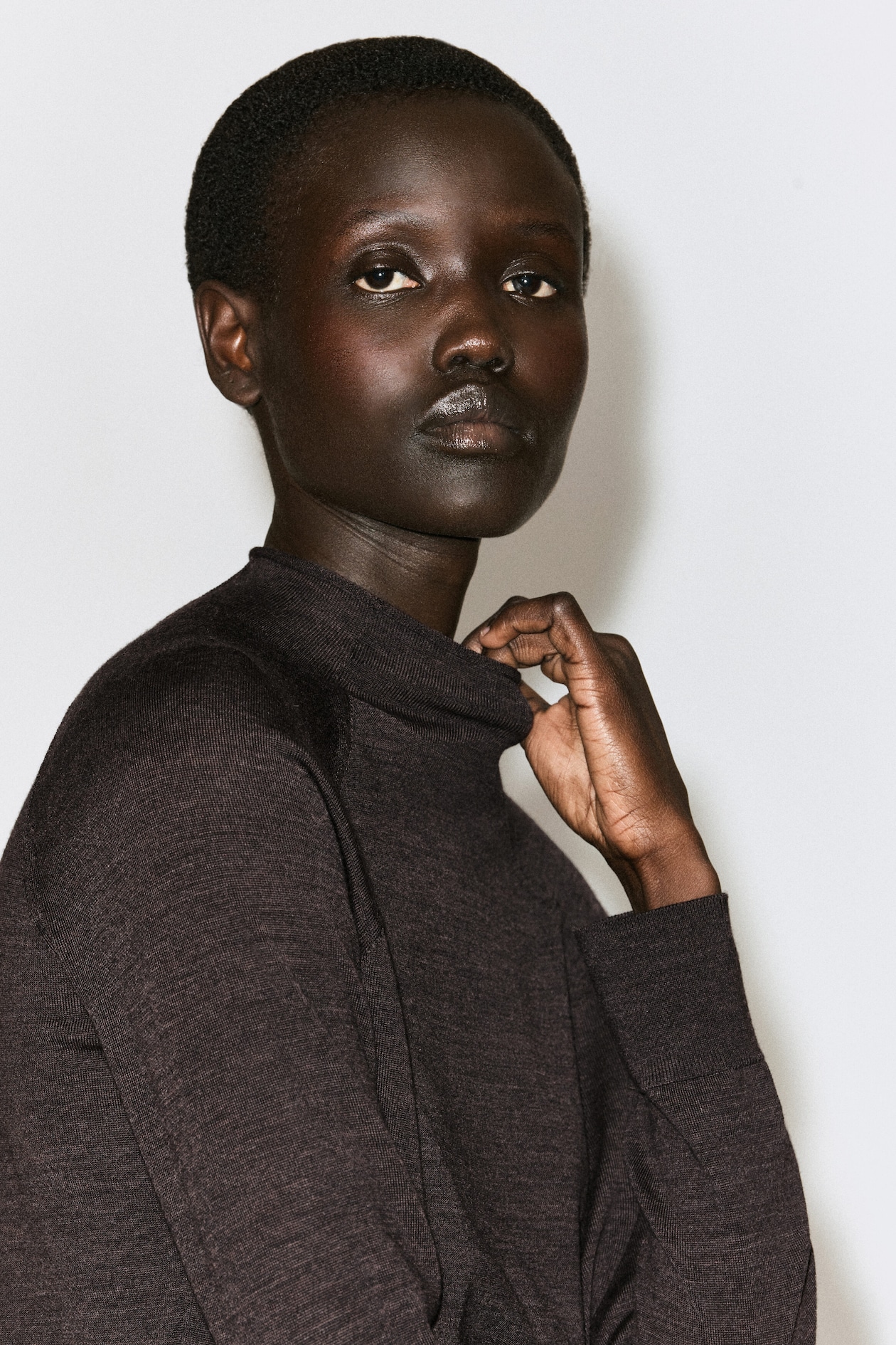 MERINO WOOL FUNNEL-NECK SWEATER — BROWN MÉLANGE