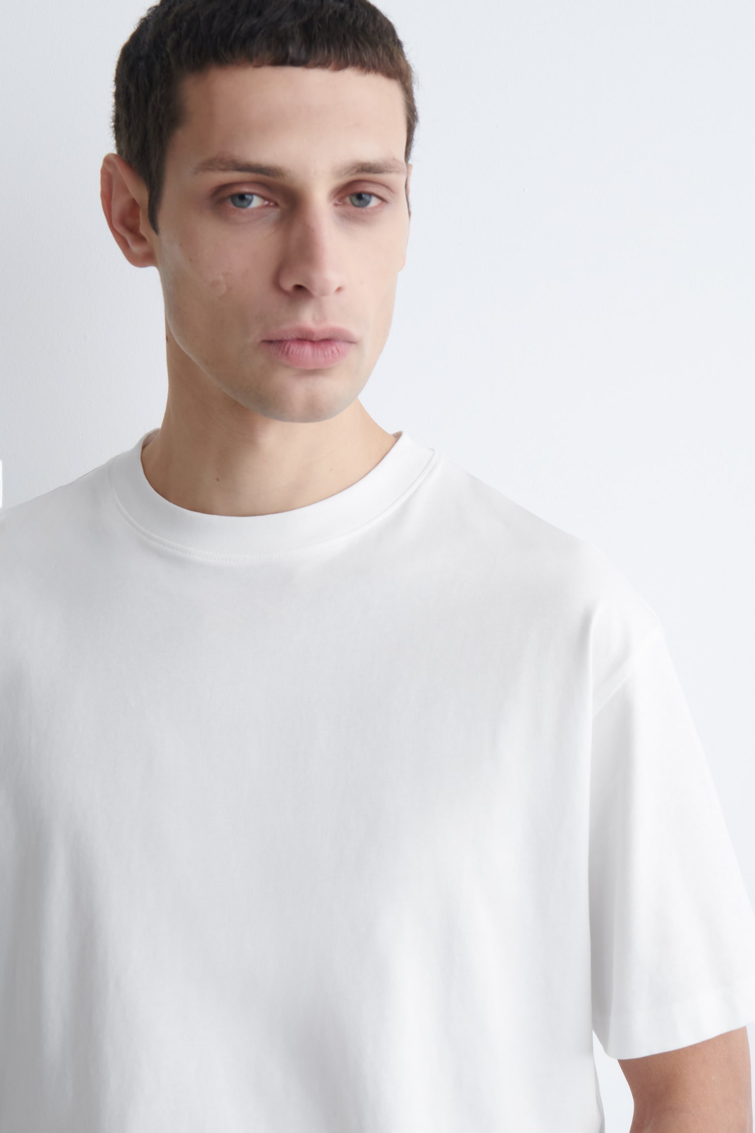 LOCKERES LEICHTES BAUMWOLL-T-SHIRT - WEISS/SCHWARZ/NAVYBLAU/HELLGRÜN/DUNKELBRAUN - 3