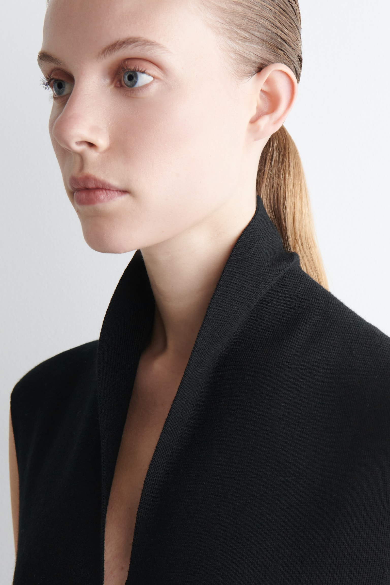 DRAPED-COLLAR MERINO WOOL DRESS - BLACK - 4