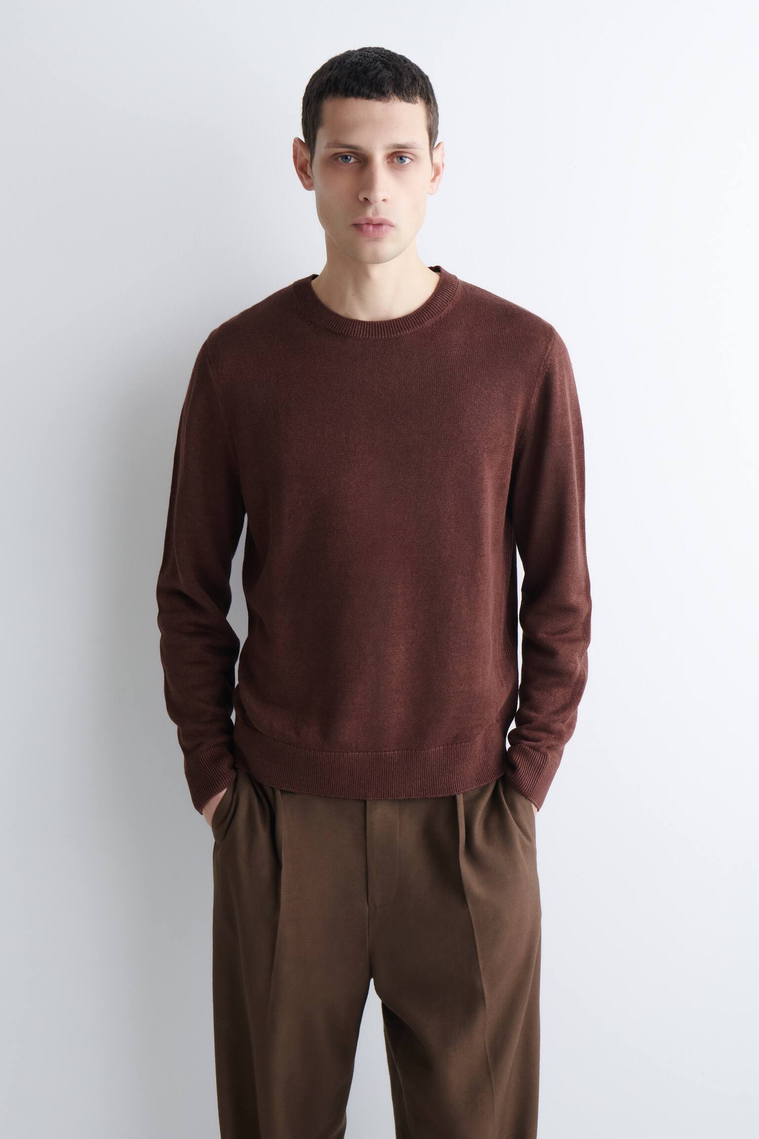 KNITTED LINEN CREW-NECK JUMPER - חום - 1