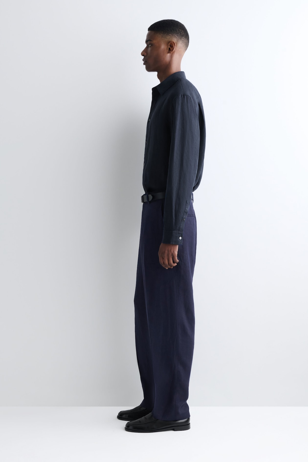 RELAXED LINEN SHIRT — NAVY