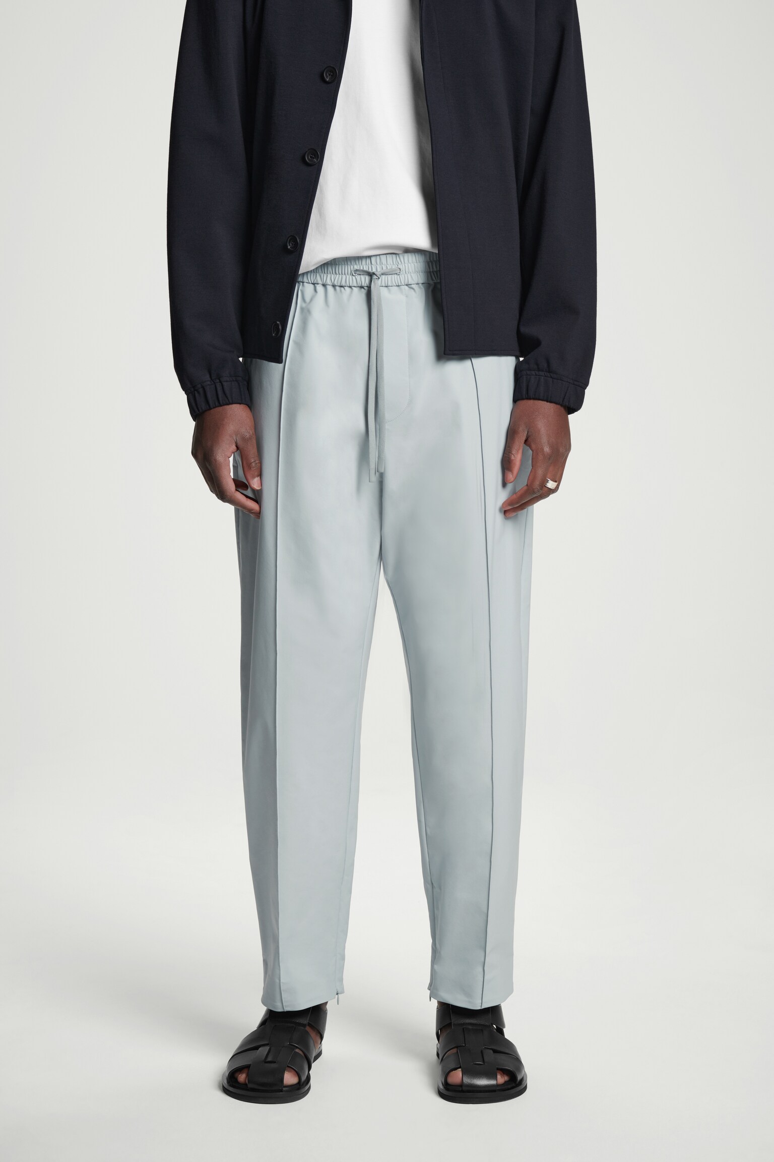 JOGGER FUSELÉ À PLIS PIQUÉS - GRIS - 3