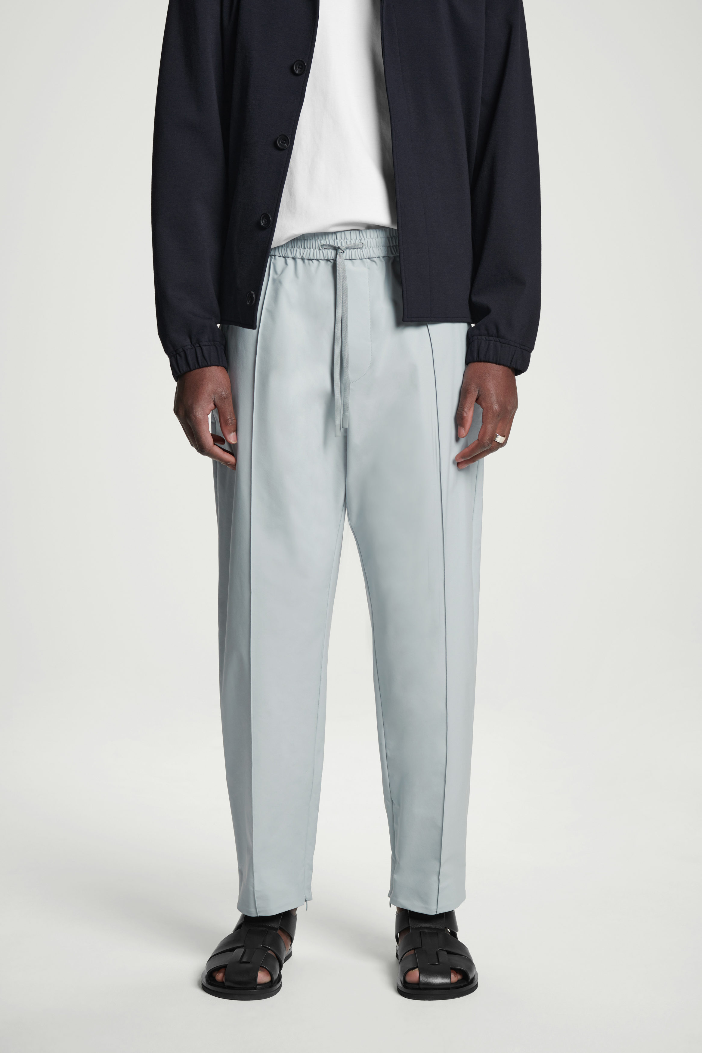 【MODERNIF】Koos tapered wide banding pants PINTUCKED TAPERED TRACK PANTS - GRAY | COS