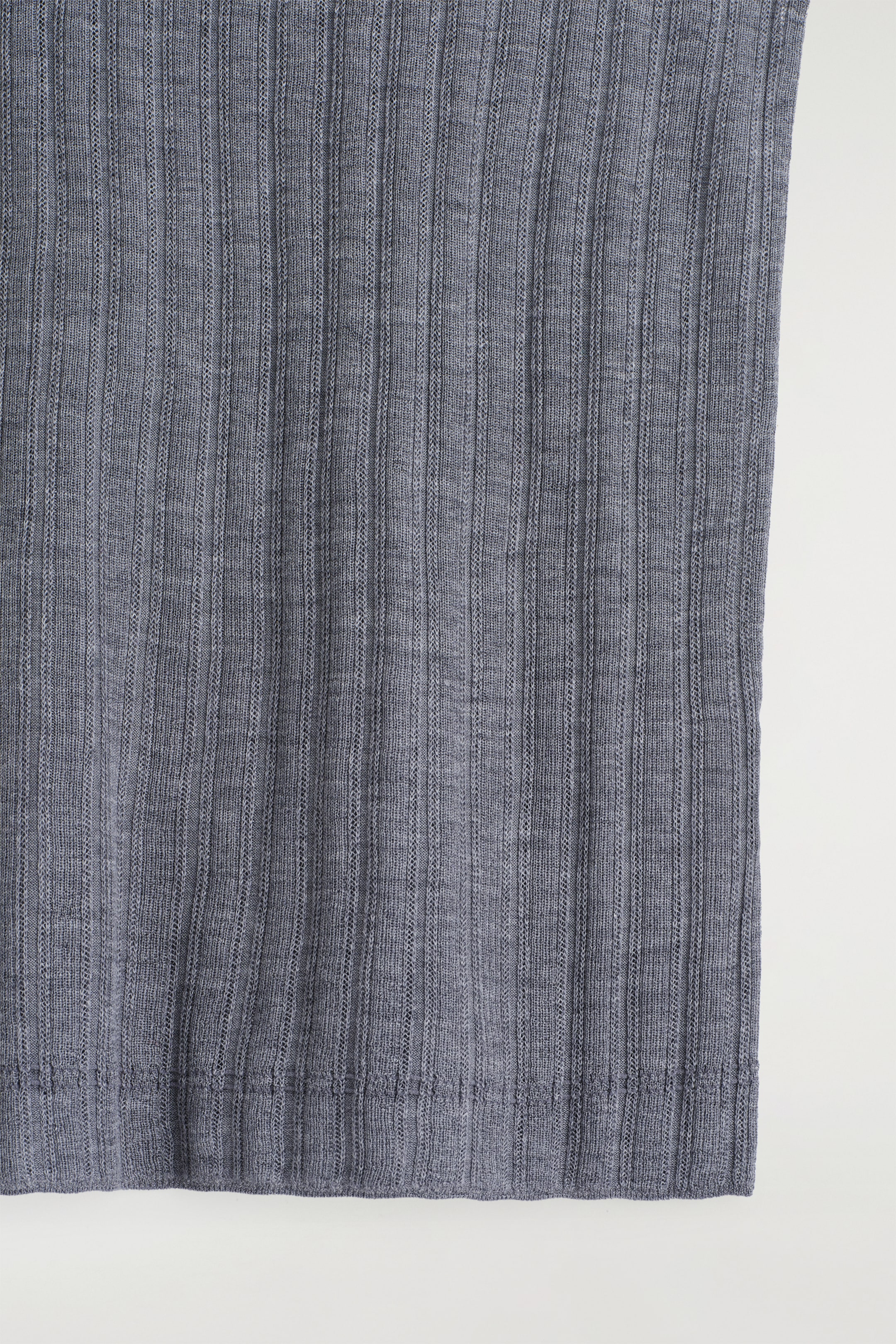 Größeres Bild anzeigen: GERIPPTES TANKTOP AUS SEIDE - GRAU MELIERT - Ladies | H&M AT 9