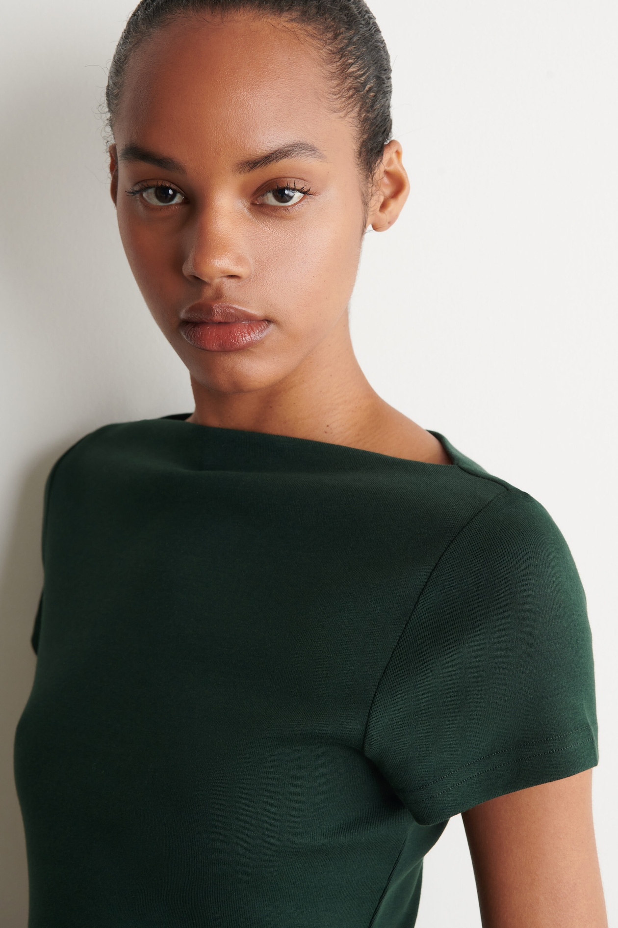 SLIM BOAT-NECK COTTON T-SHIRT — DARK GREEN
