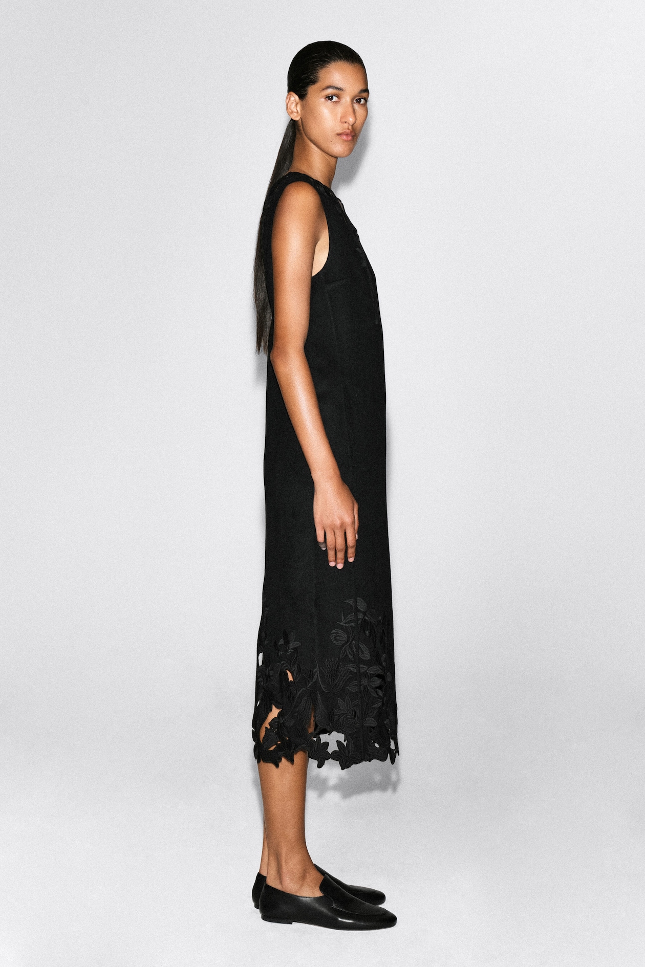 EMBROIDERED DOUBLE-FACED WOOL DRESS — CARBON