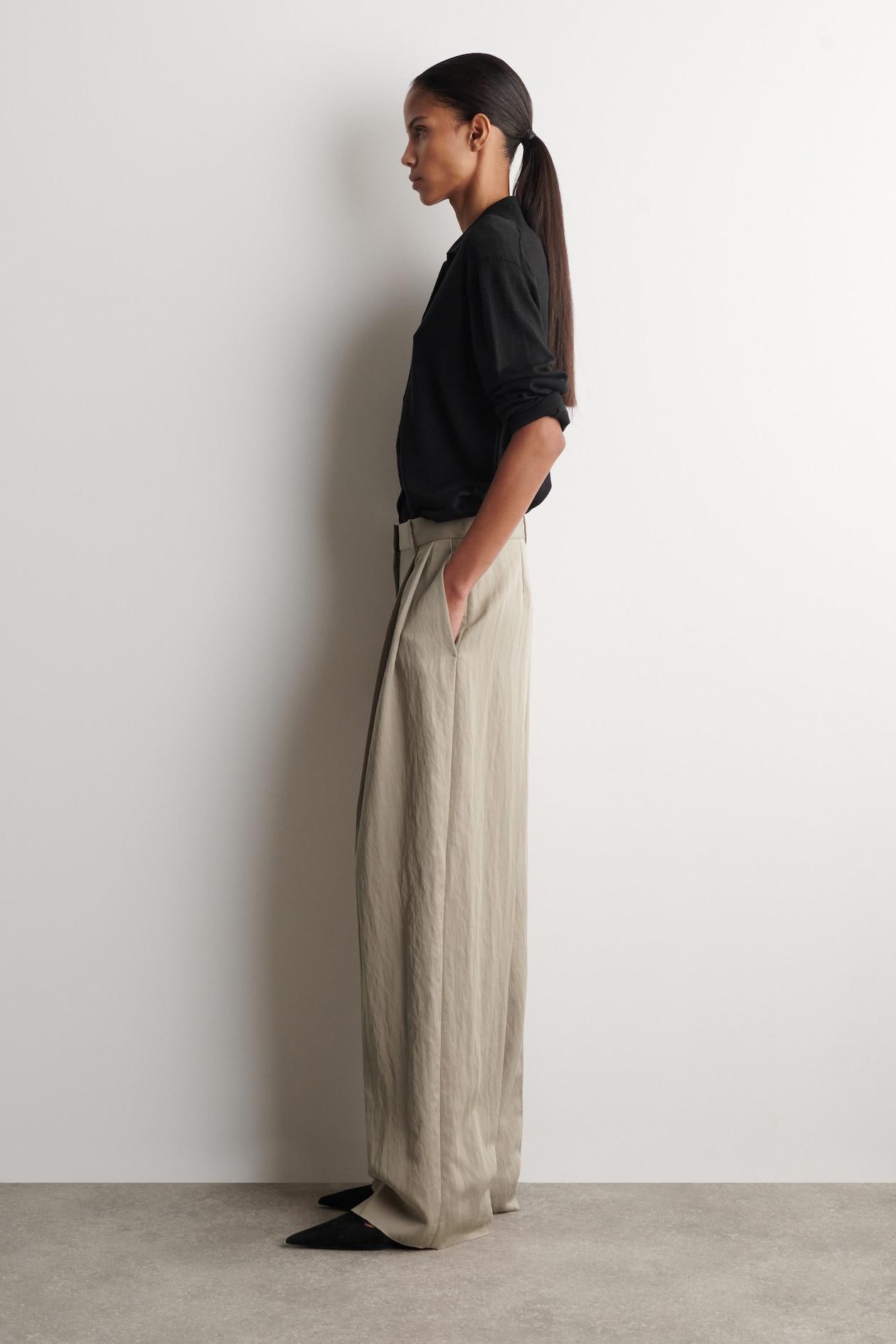 RELAXED FLUID WIDE-LEG PANTS — BEIGE