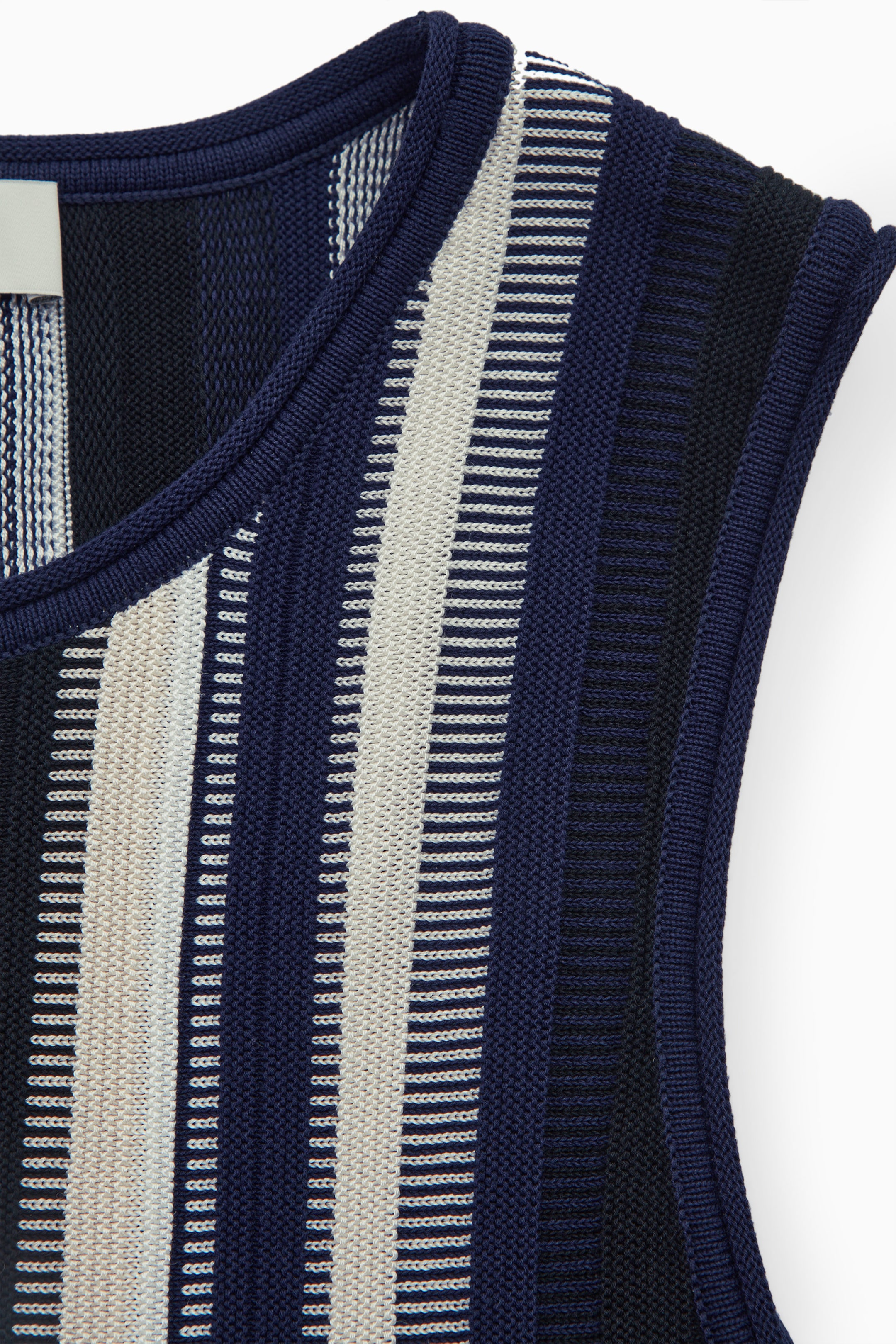 StillMedia/DescriptiveDetail