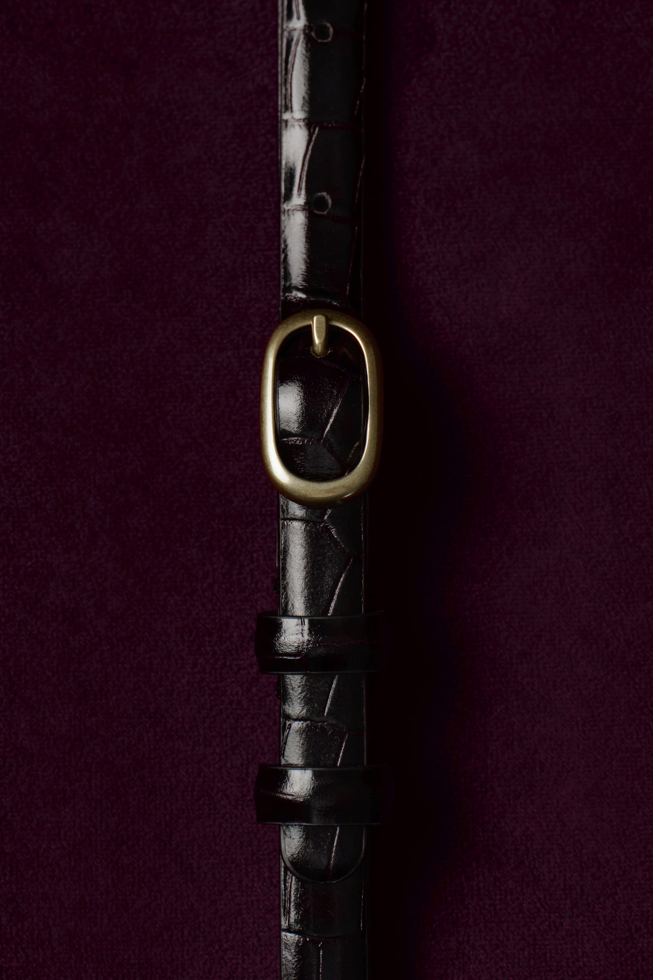SLIM CROC-EMBOSSED LEATHER BELT