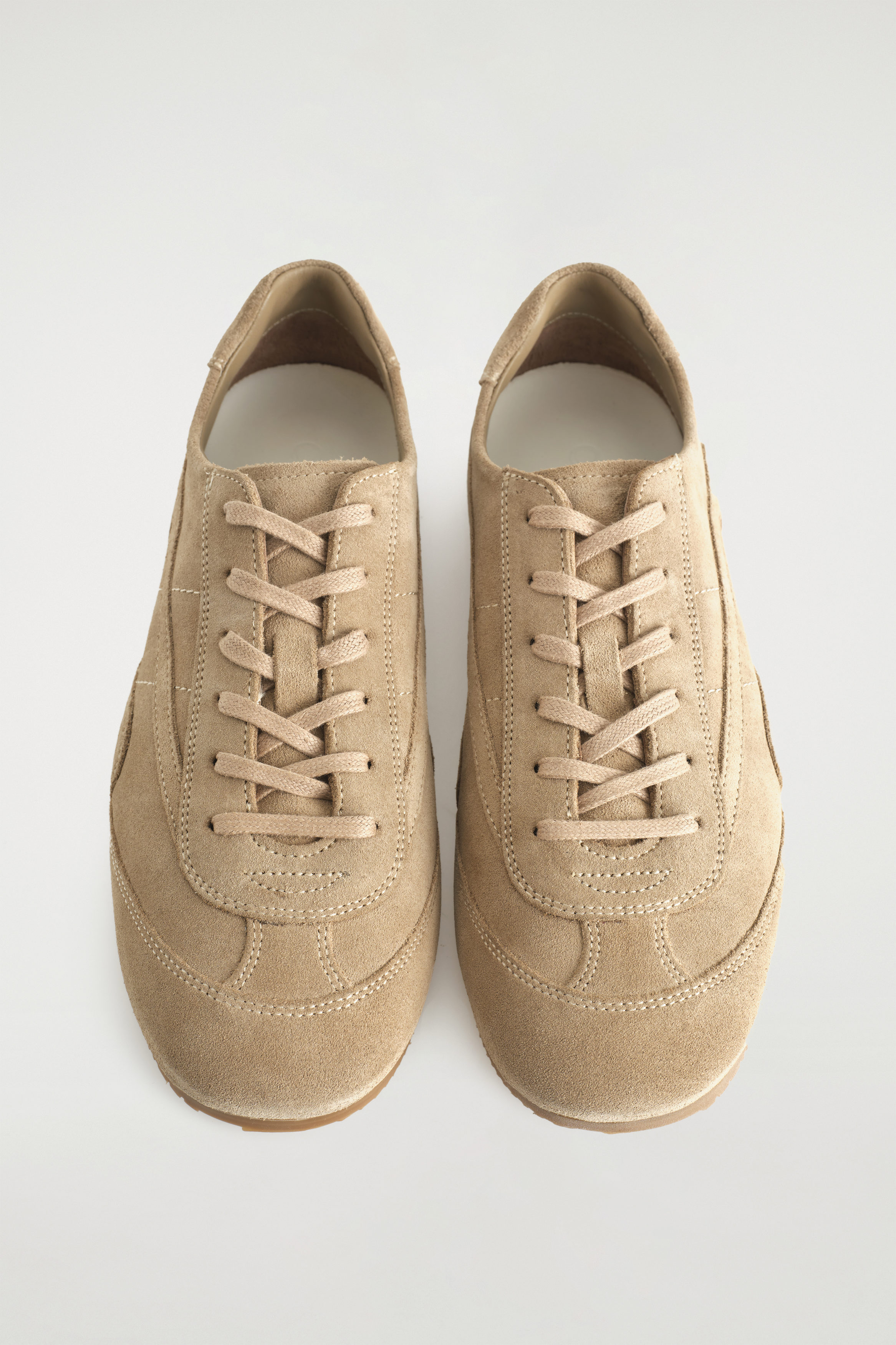 COS ベージュ スエード ローカット スニーカー MINIMAL LEATHER SNEAKERS - CAPPUCCINO | COS US