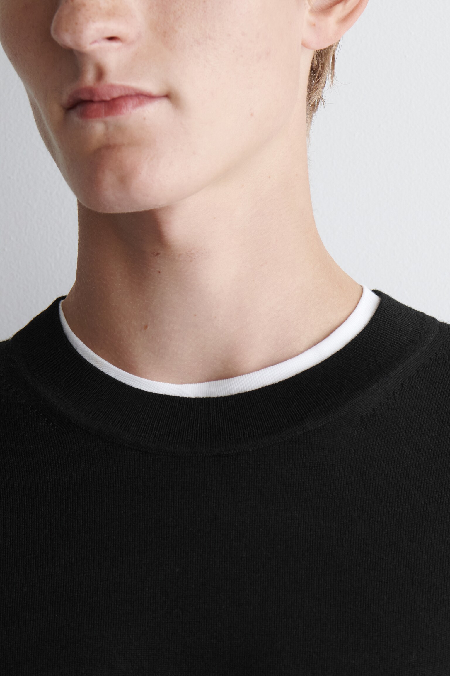 FIGURNÄRA TRÖJA I MERINOULL MED CREWNECK - SVART/KOBOLTBLÅ/MELERAD BEIGE/MARINBLÅ - 7