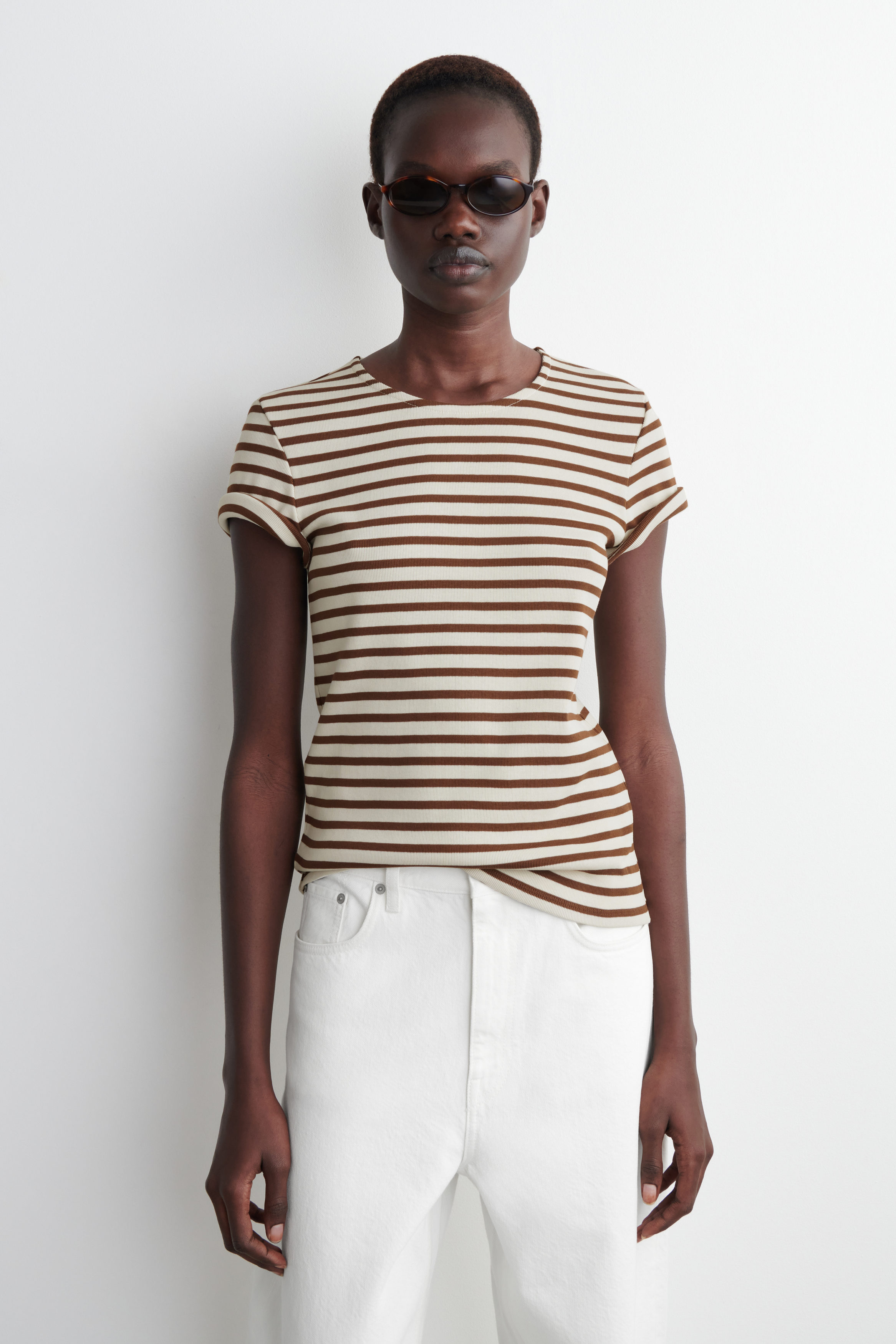 【NONCODE】Cork String Cutout T-shirt KNITTED CIRCLE-CUT T-SHIRT - NAVY | COS