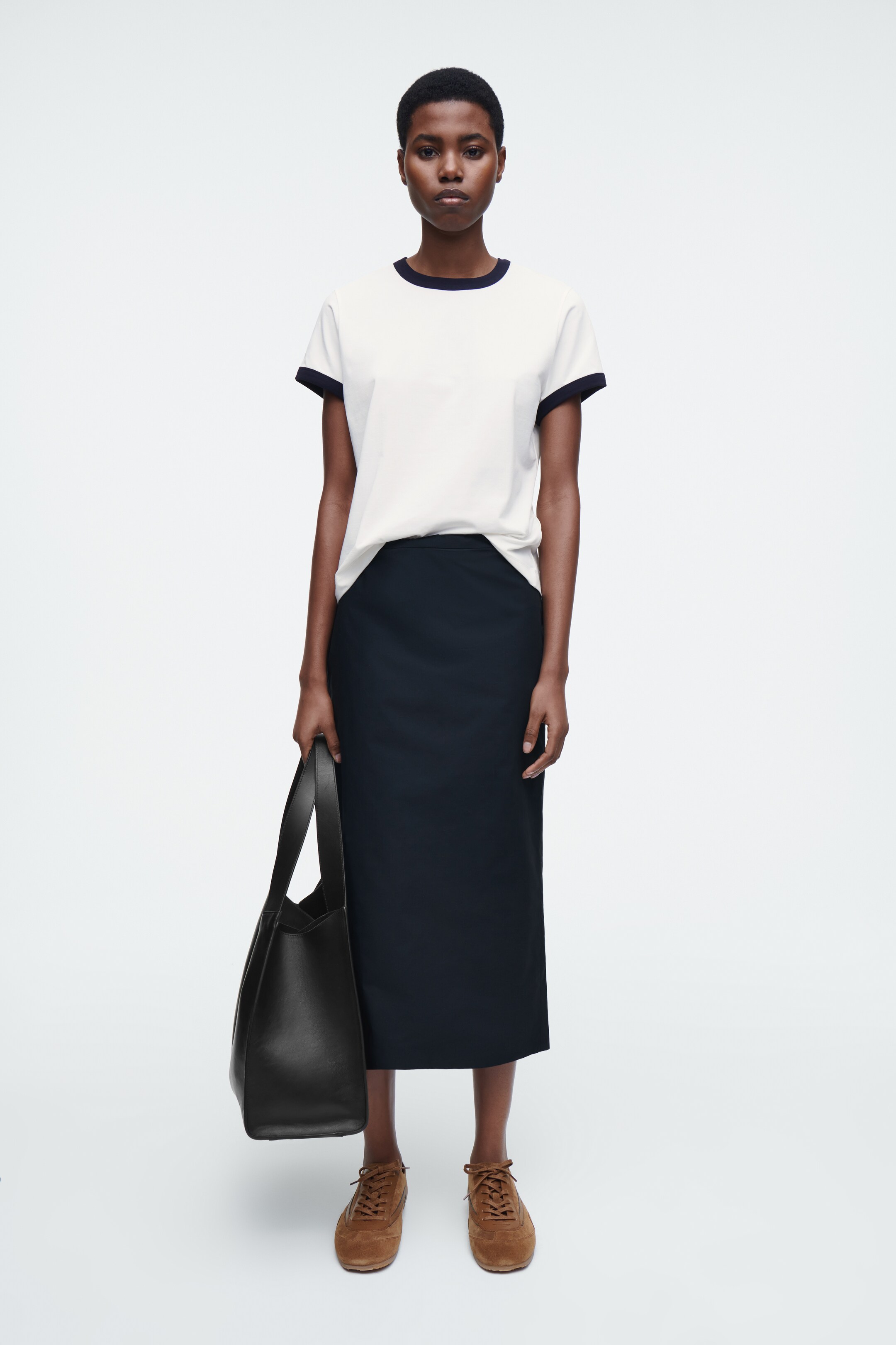 Ver imagen más grande: CAMISETA CON RIBETES EN CONTRASTE - BLANCO ROTO / AZUL MARINO - MUJER | H&M ES 2