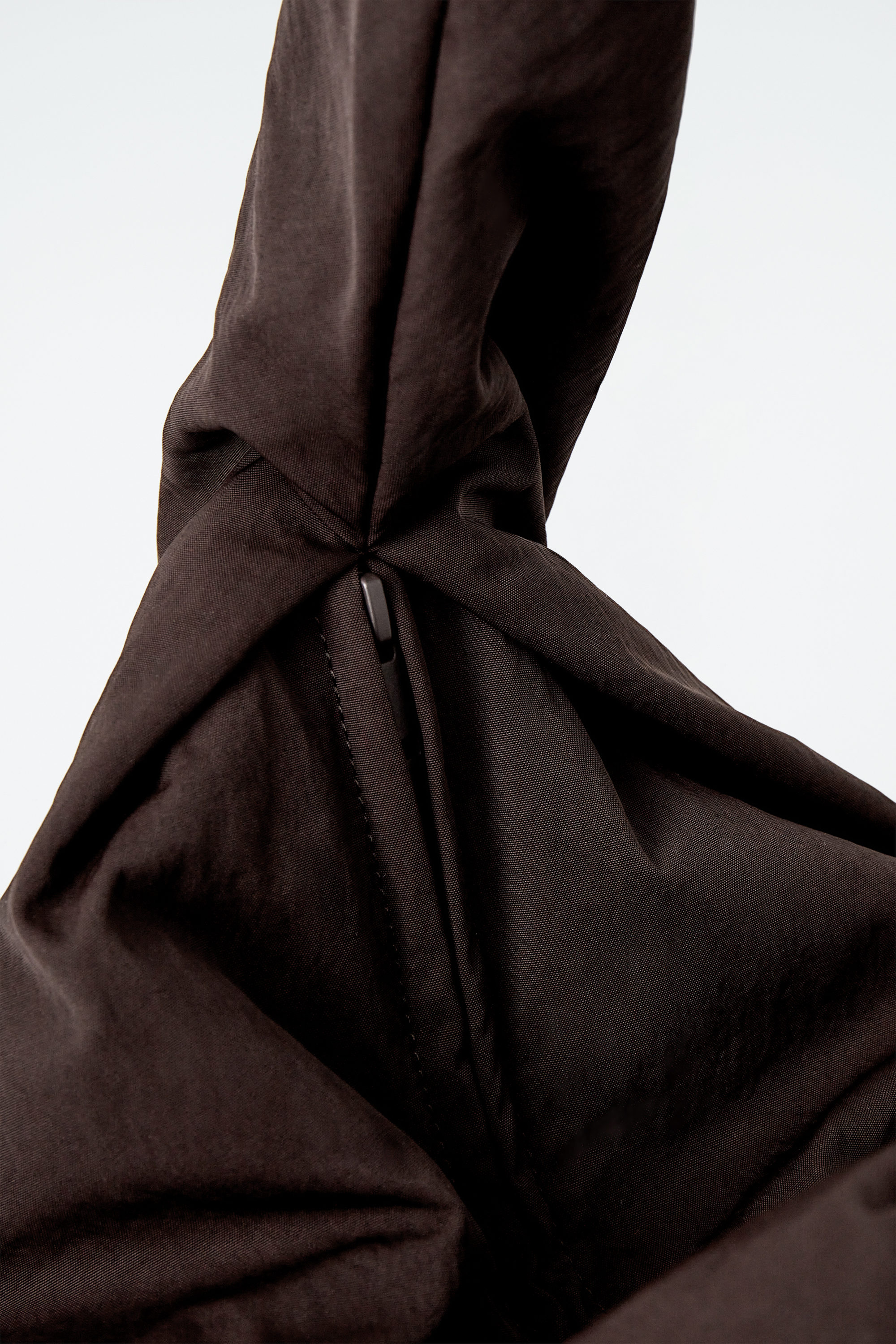cos kiteバッグ KITE SHOULDER BAG - NYLON - BROWN | COS