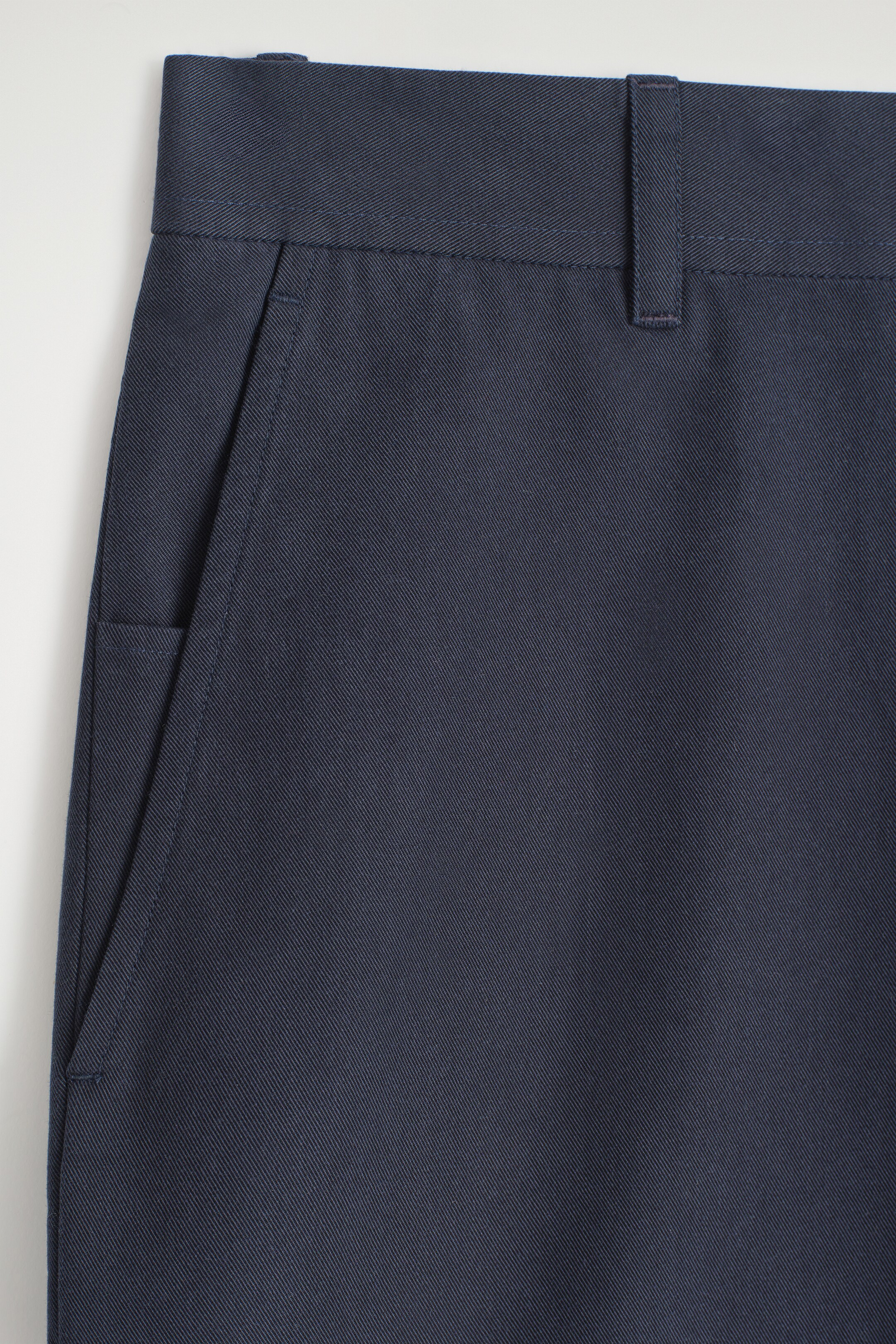 Zobrazit větší obrázek: BAVLNĚNÉ CHINO KALHOTY S ROVNÝMI NOHAVICEMI - TMAVĚ MODRÁ - MUŽI | H&M CZ 8