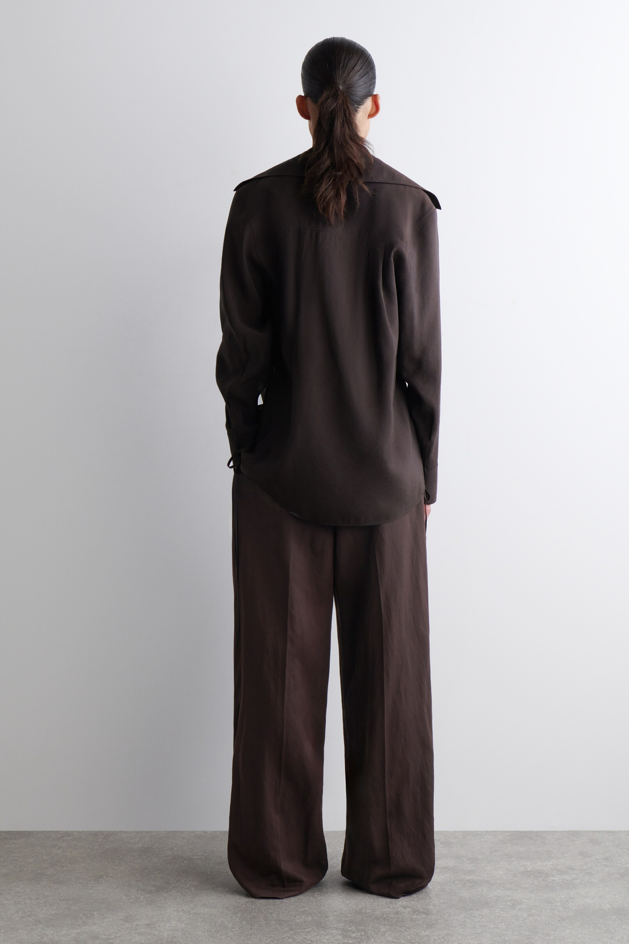 Vezi imaginea mai mare: BLUZĂ DIN MODAL CU GULER LAT - MARRON ÎNCHIS - FEMEI | H&M RO 4