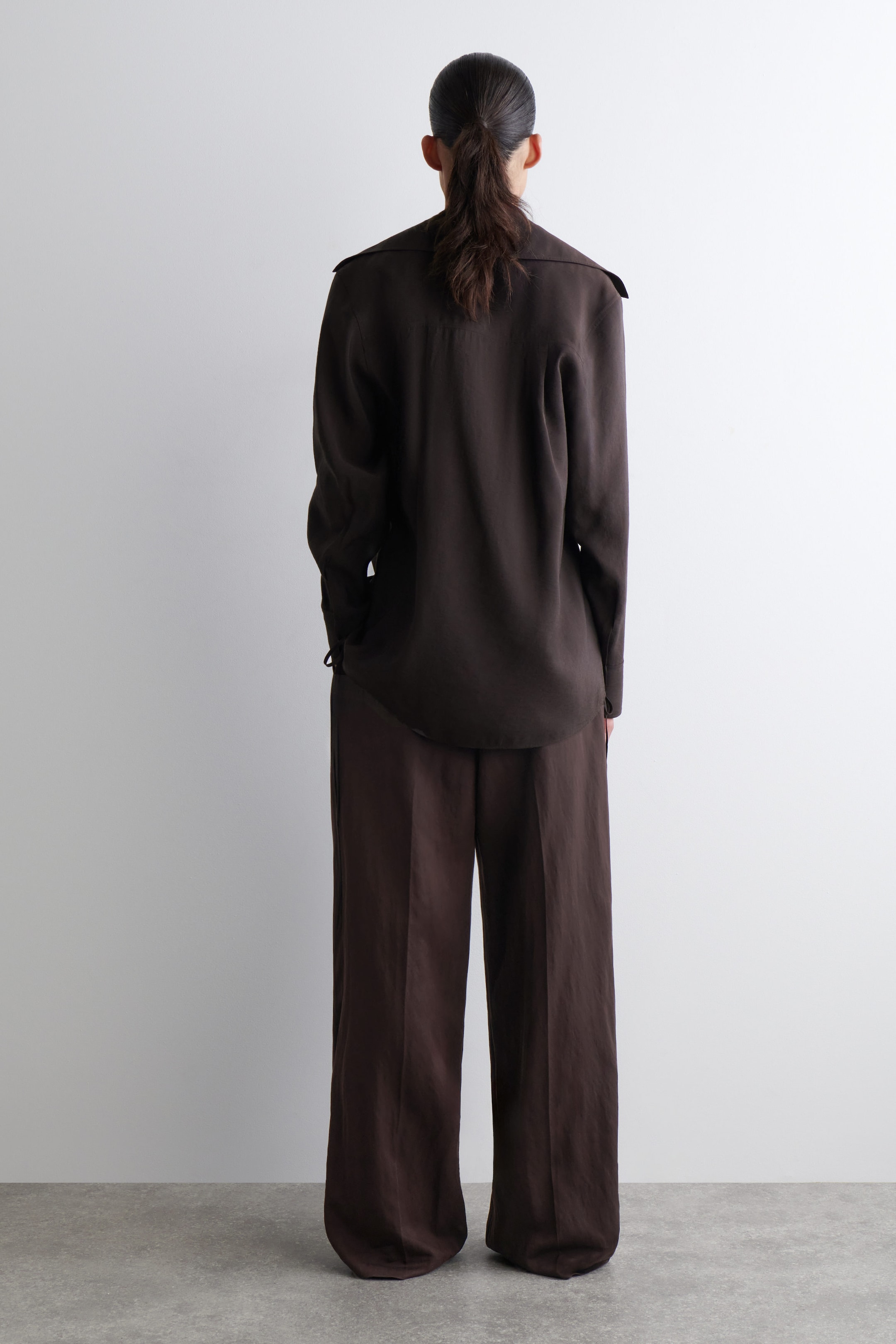 WIDE-COLLAR MODAL BLOUSE