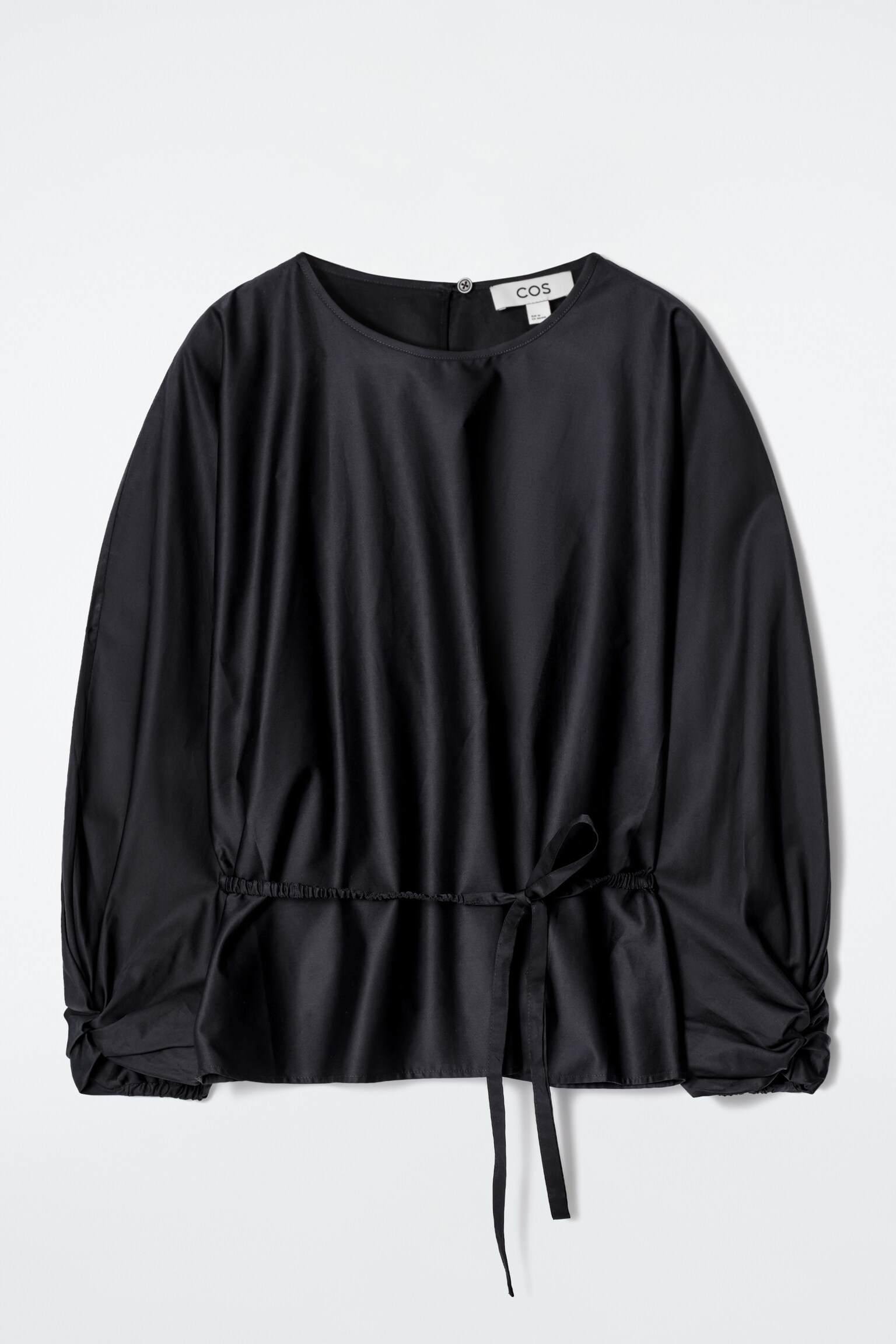 BLUSA CON VOLANTE Y DETALLE DE CORDÓN - AZUL MARINO/ROJO - 2