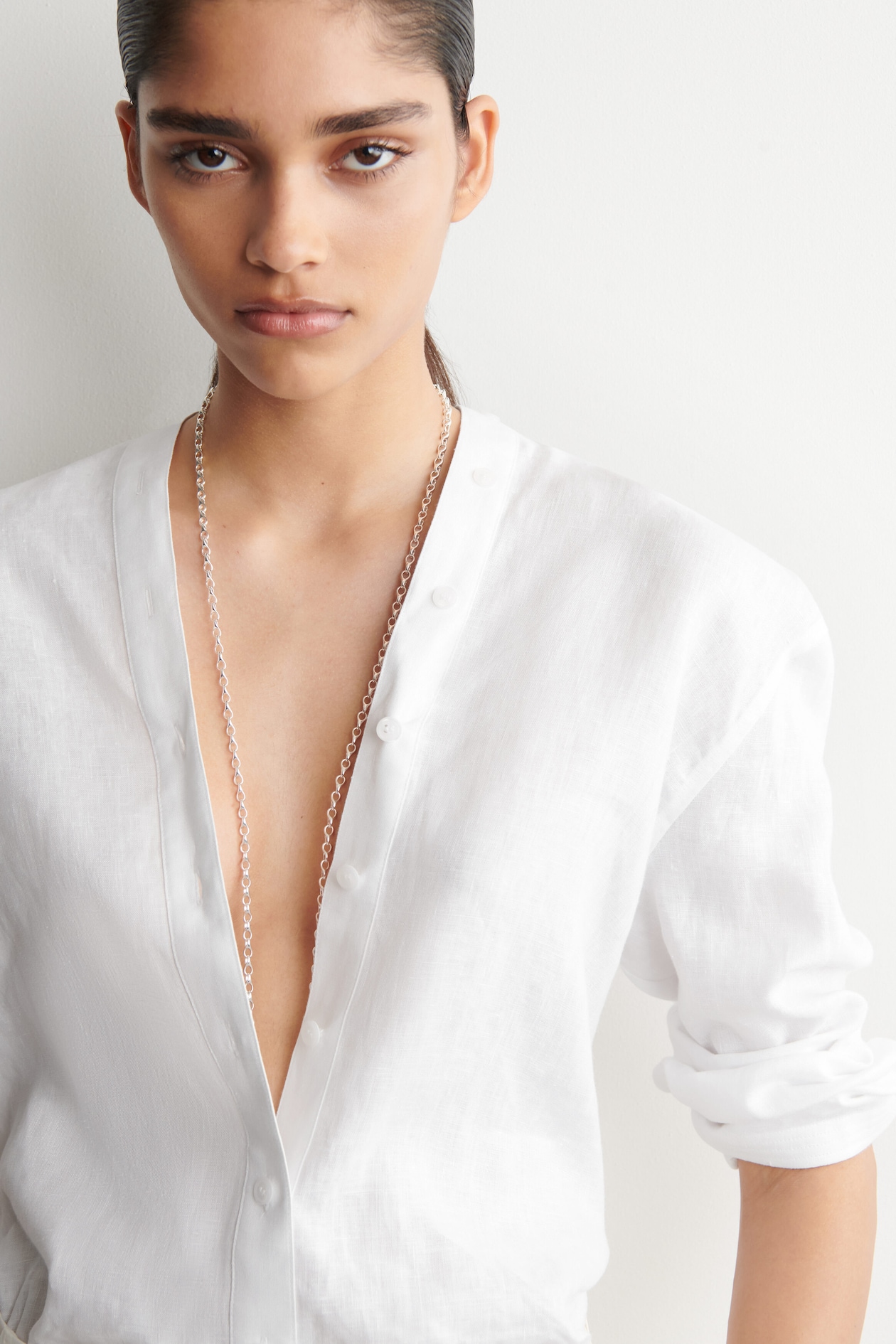 BUTTON-DETAIL LINEN V-NECK SHIRT — WHITE