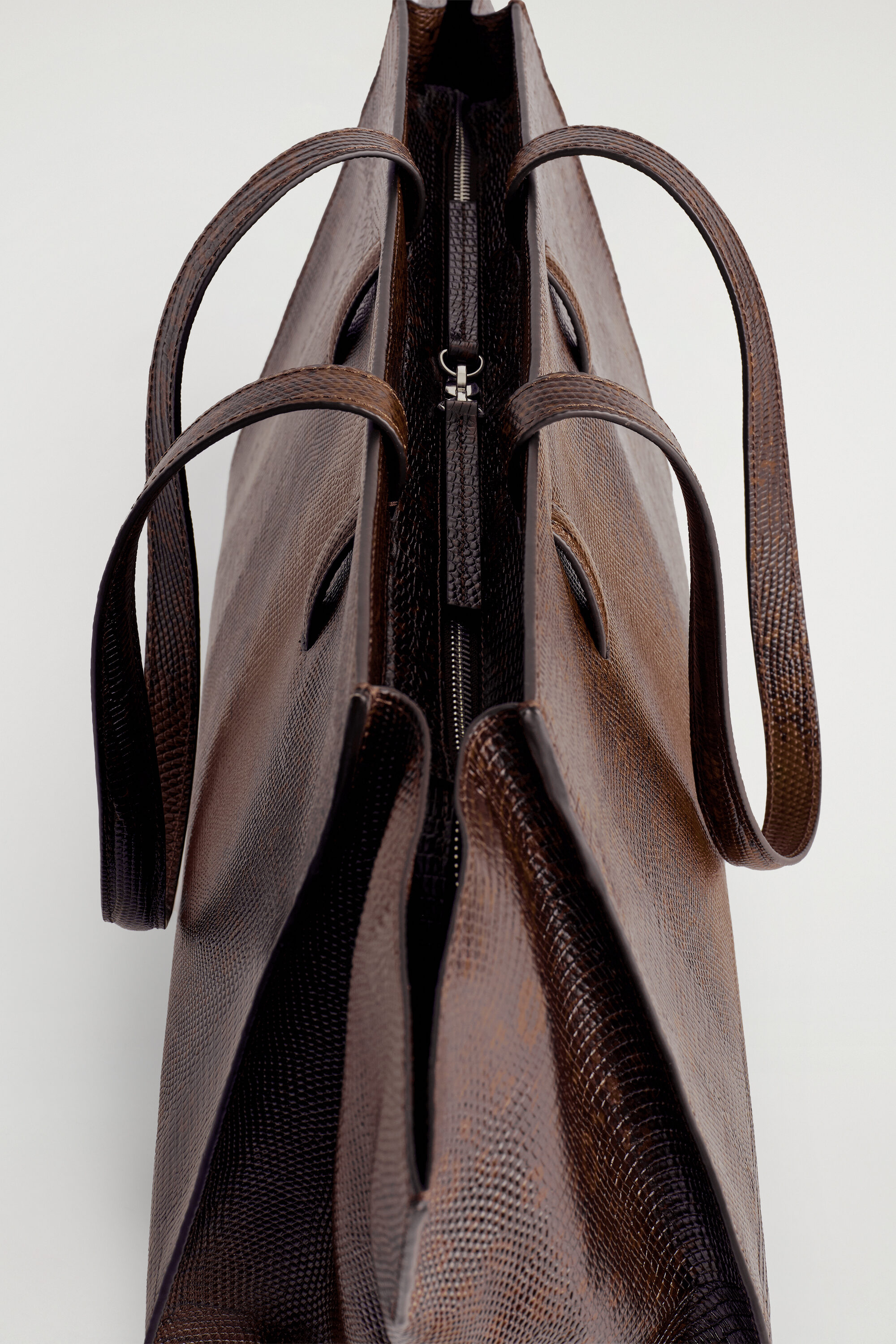 MONUMENT TOTE BAG - LEATHER - CROC-EFFECT / BROWN | COS US