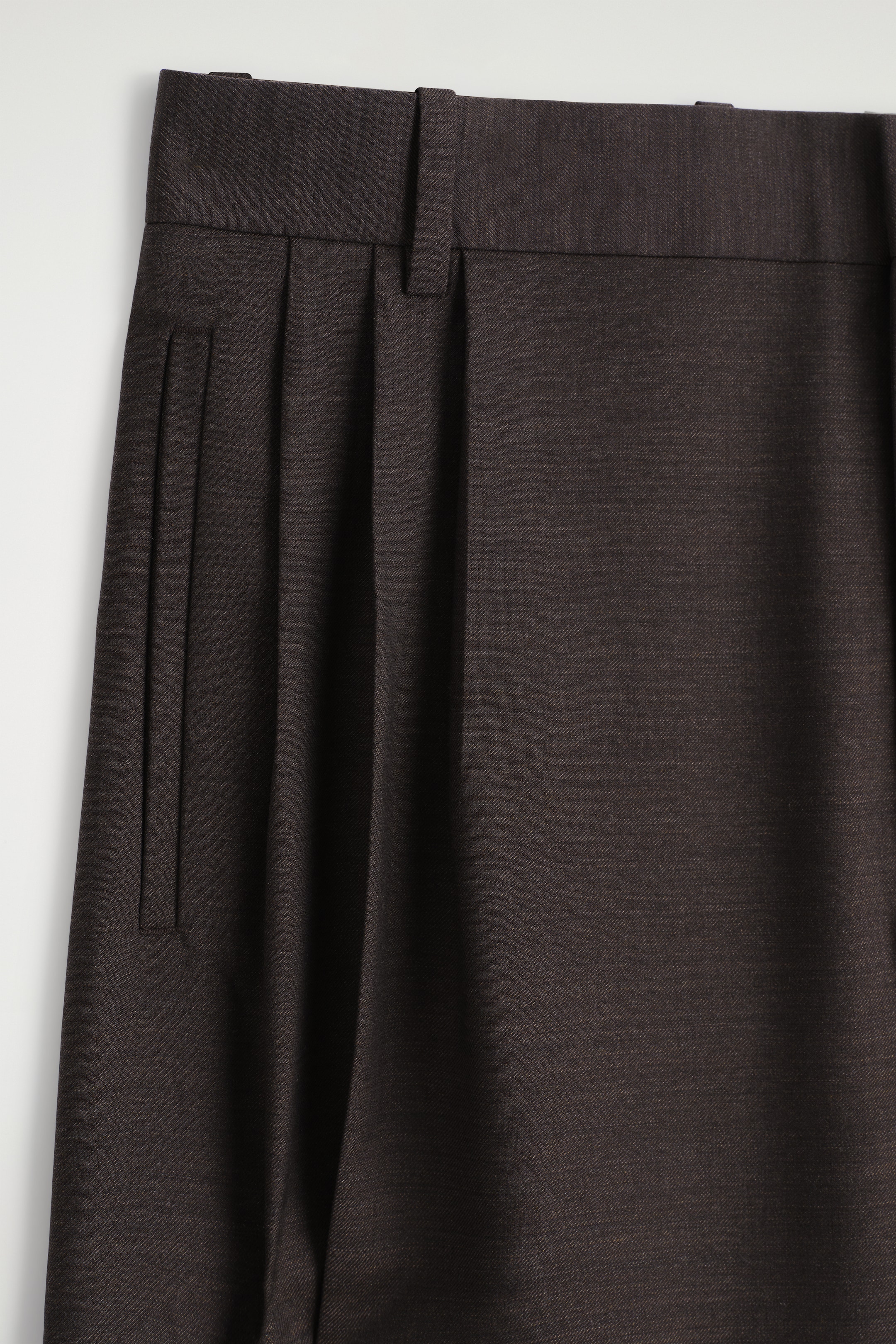 Grösseres Bild ansehen: WOLLHOSE MIT WEITEM BEIN UND FALTEN - DUNKELBRAUN - HERREN | H&M CH 7