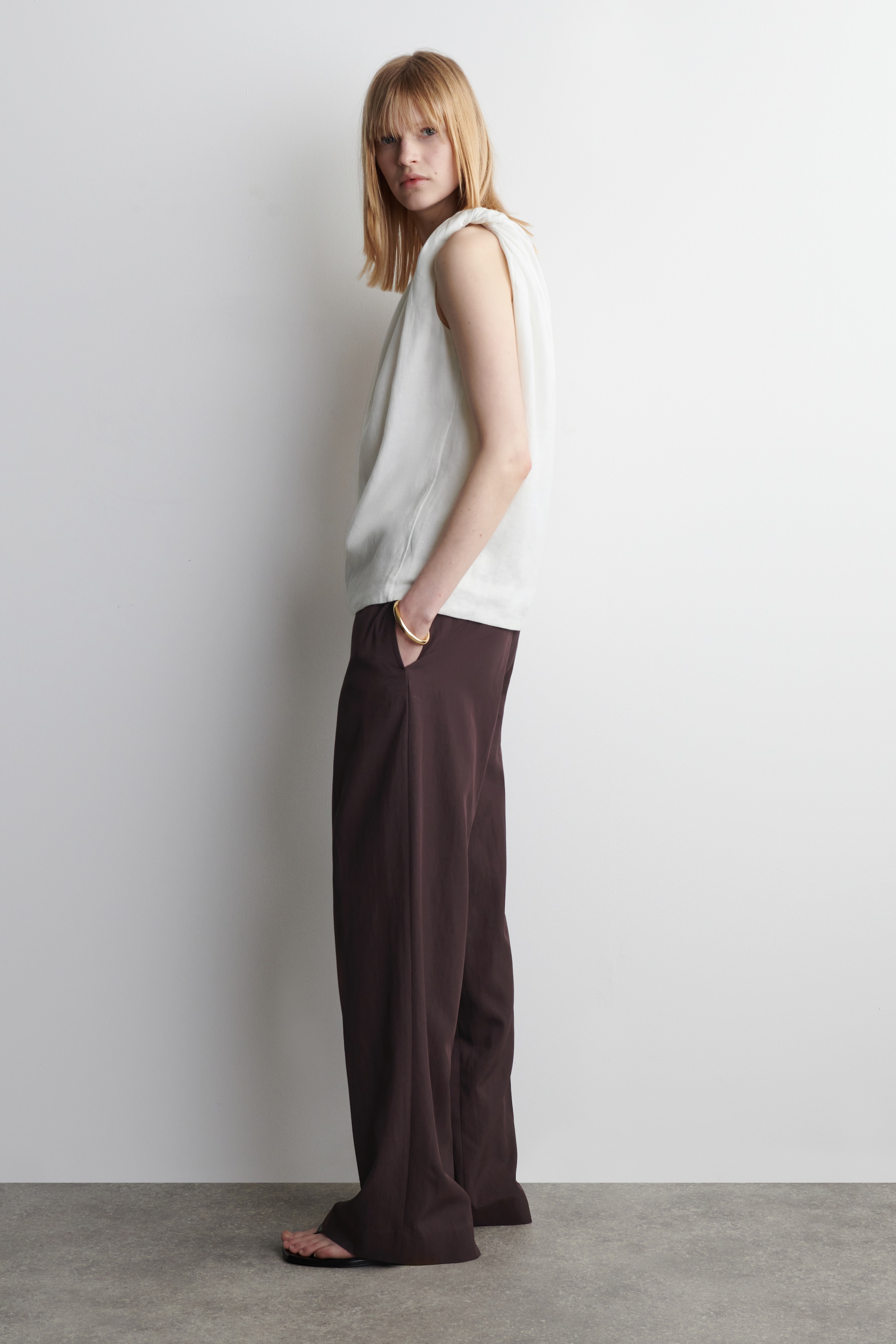 Преглед на по-голямо изображение: TWISTED-DETAIL LINEN TOP - БЯЛО - ЖЕНИ | H&M BG 3