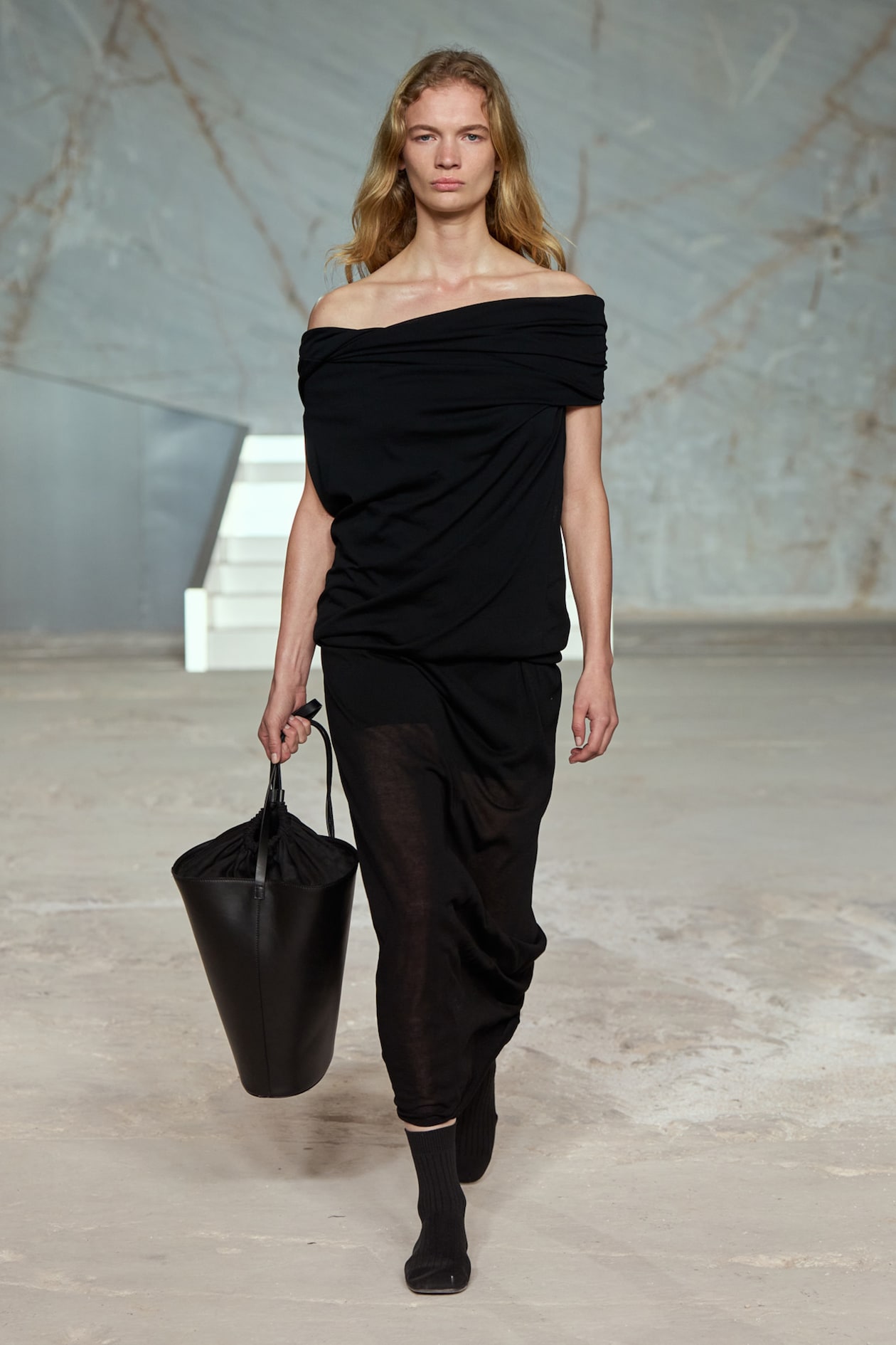 BUCKET BAG - LEATHER