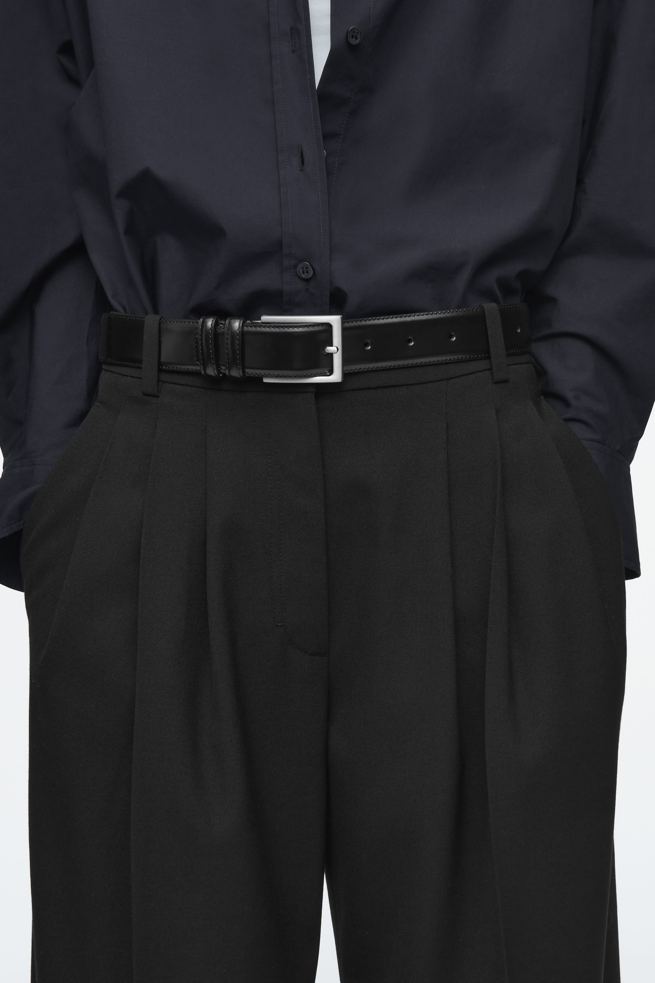PLEATED BARREL-LEG WOOL-BLEND TROUSERS