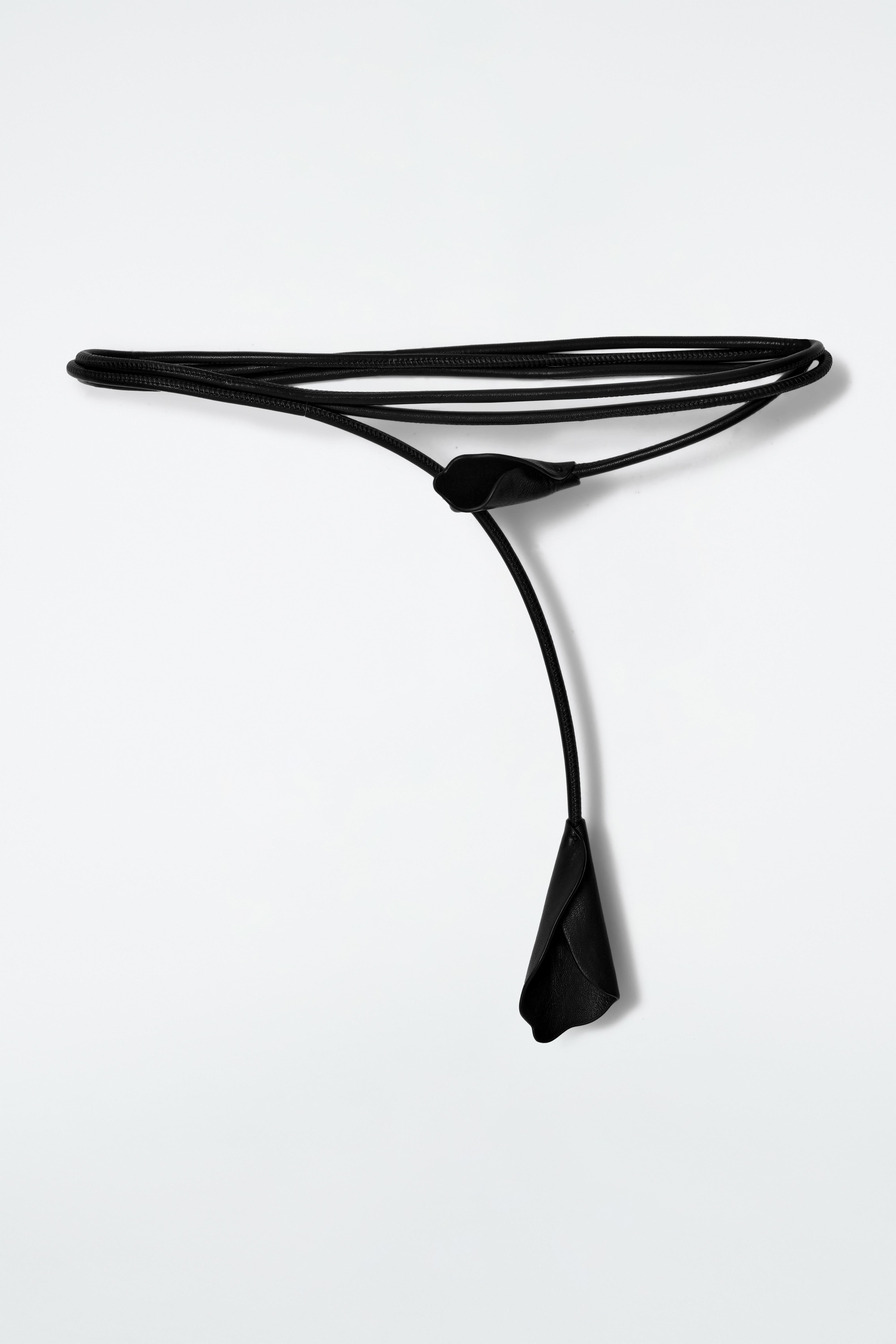 CINTURA AVVOLGENTE IN PELLE CON DETTAGLI A FIORE - NERO