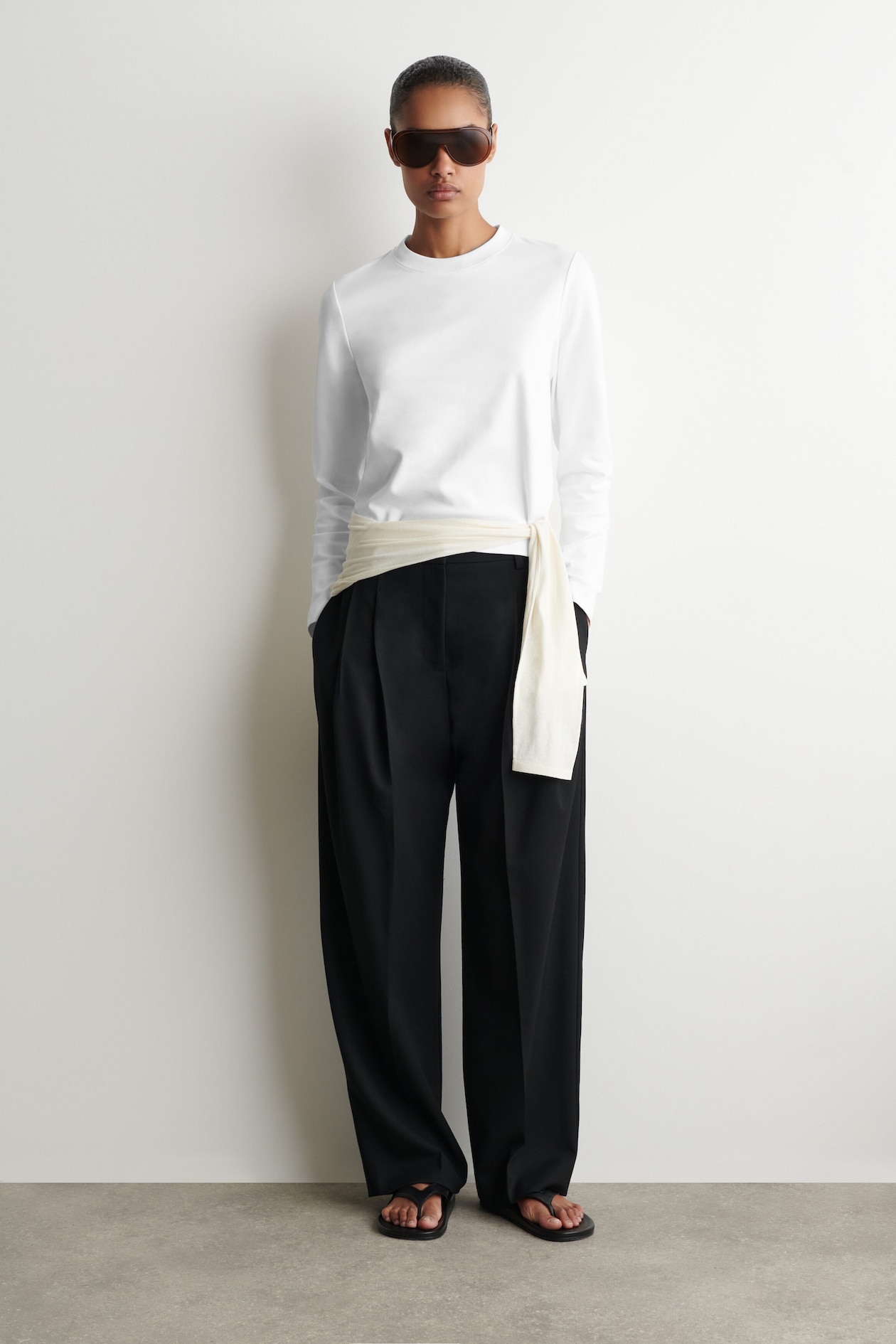 CLEAN CUT LONG-SLEEVED T-SHIRT — WHITE