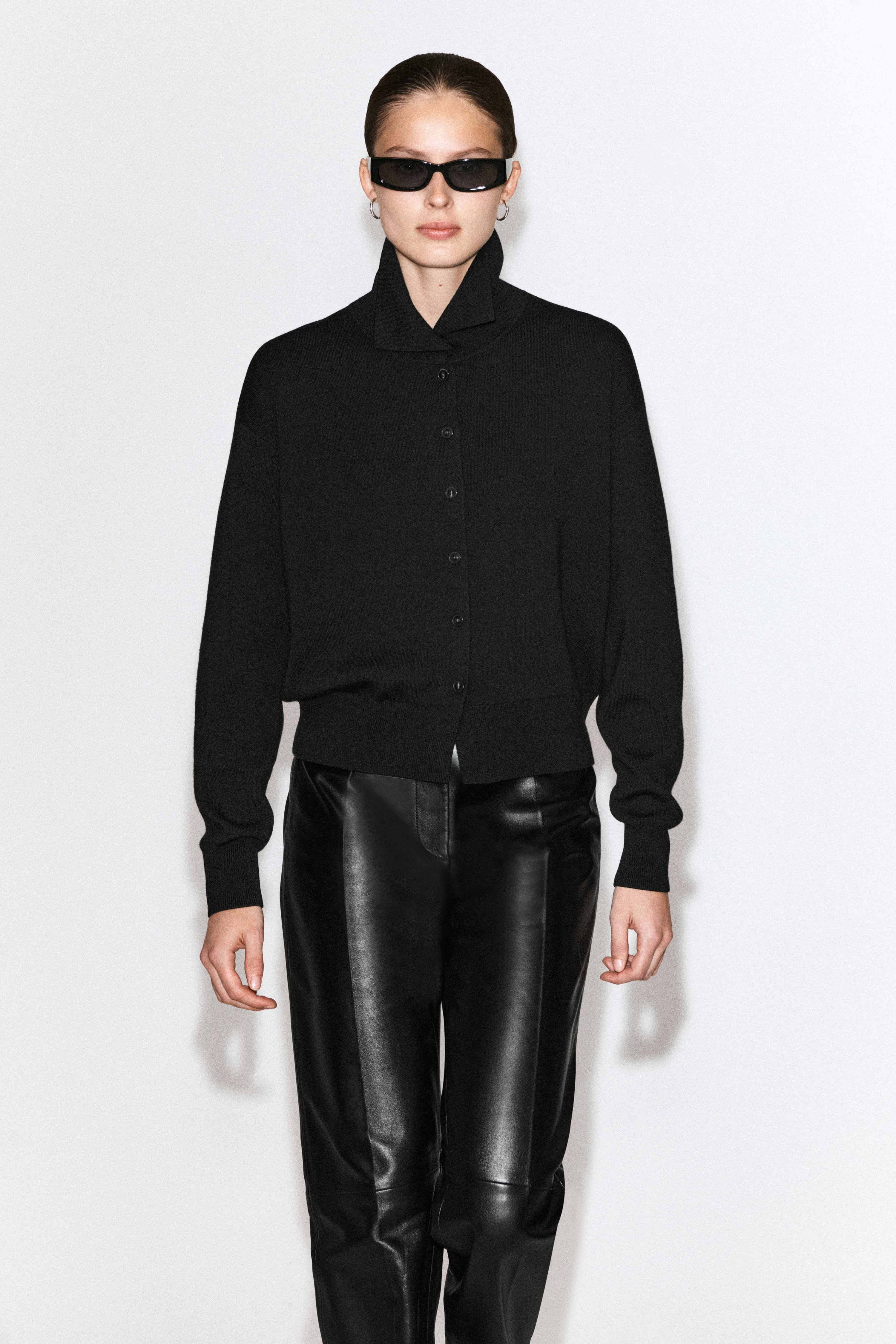 CARDIGAN S LÍMCEM Z MERINO VLNY - BLACK