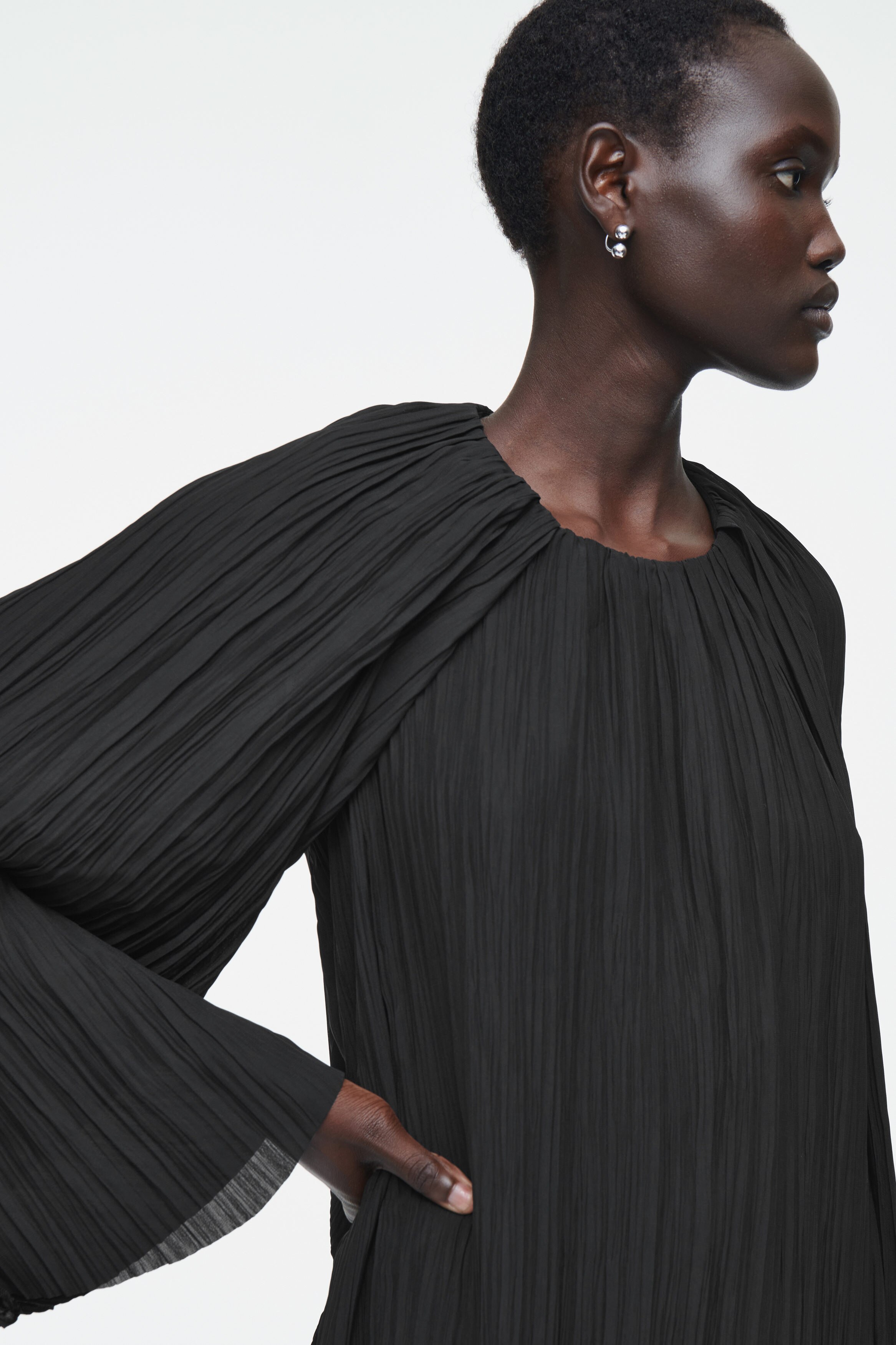 ワンピース ellawebshop MIZUGIWA pleats dress (black レディース/ワンピース｜Hurley（ハーレー）Japan｜公式