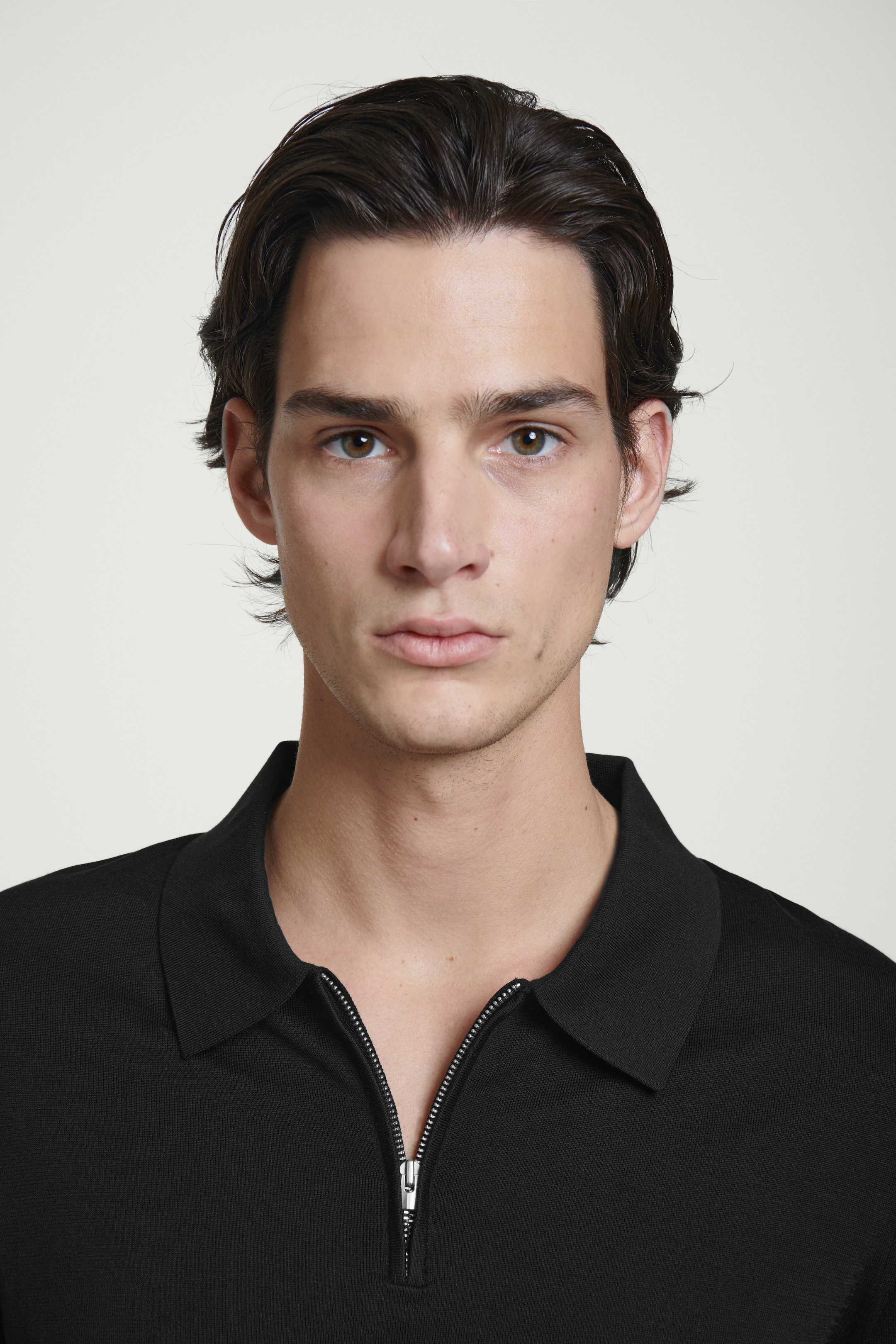 Ingrandisci l'immagine: SLIM KNITTED SILK ZIP-UP POLO SHIRT - BLACK - UOMO | H&M CH 5