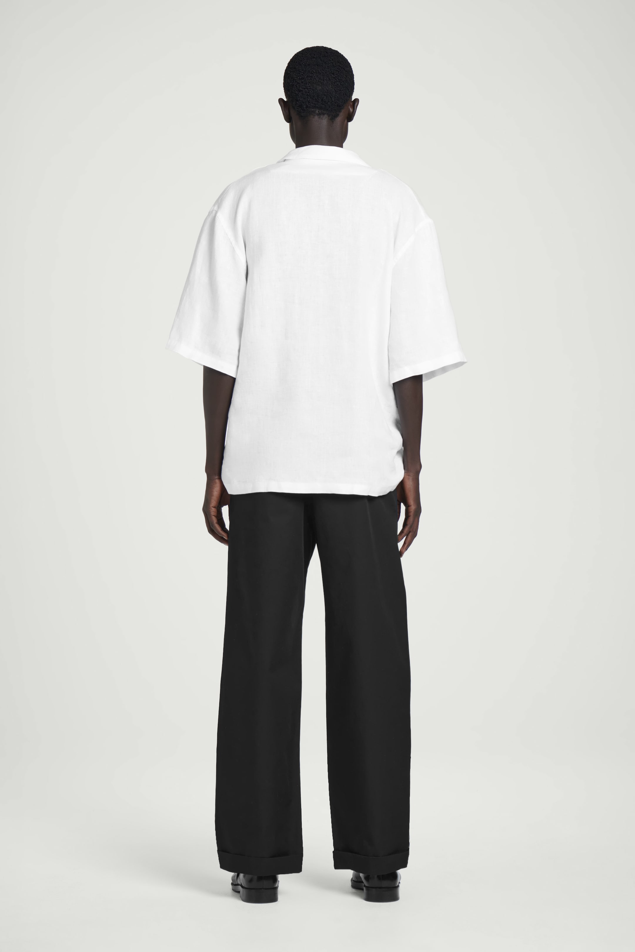 Grösseres Bild ansehen: LEINENHEMD MIT OFFENEM KRAGEN - WEISS - HERREN | H&M CH 5