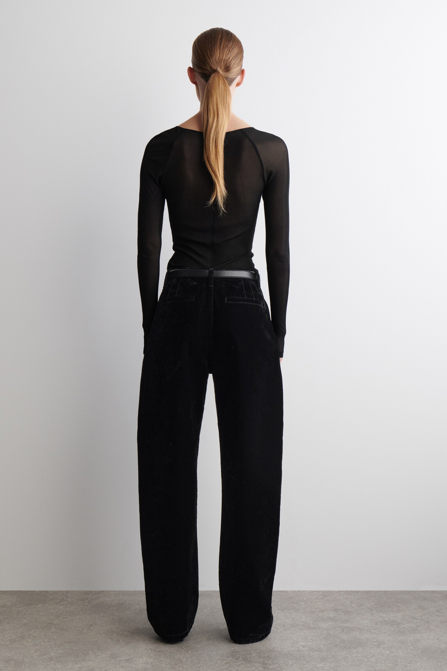 FLOCKED-DENIM BARREL-LEG TROUSERS - ЧЕРНО - 5