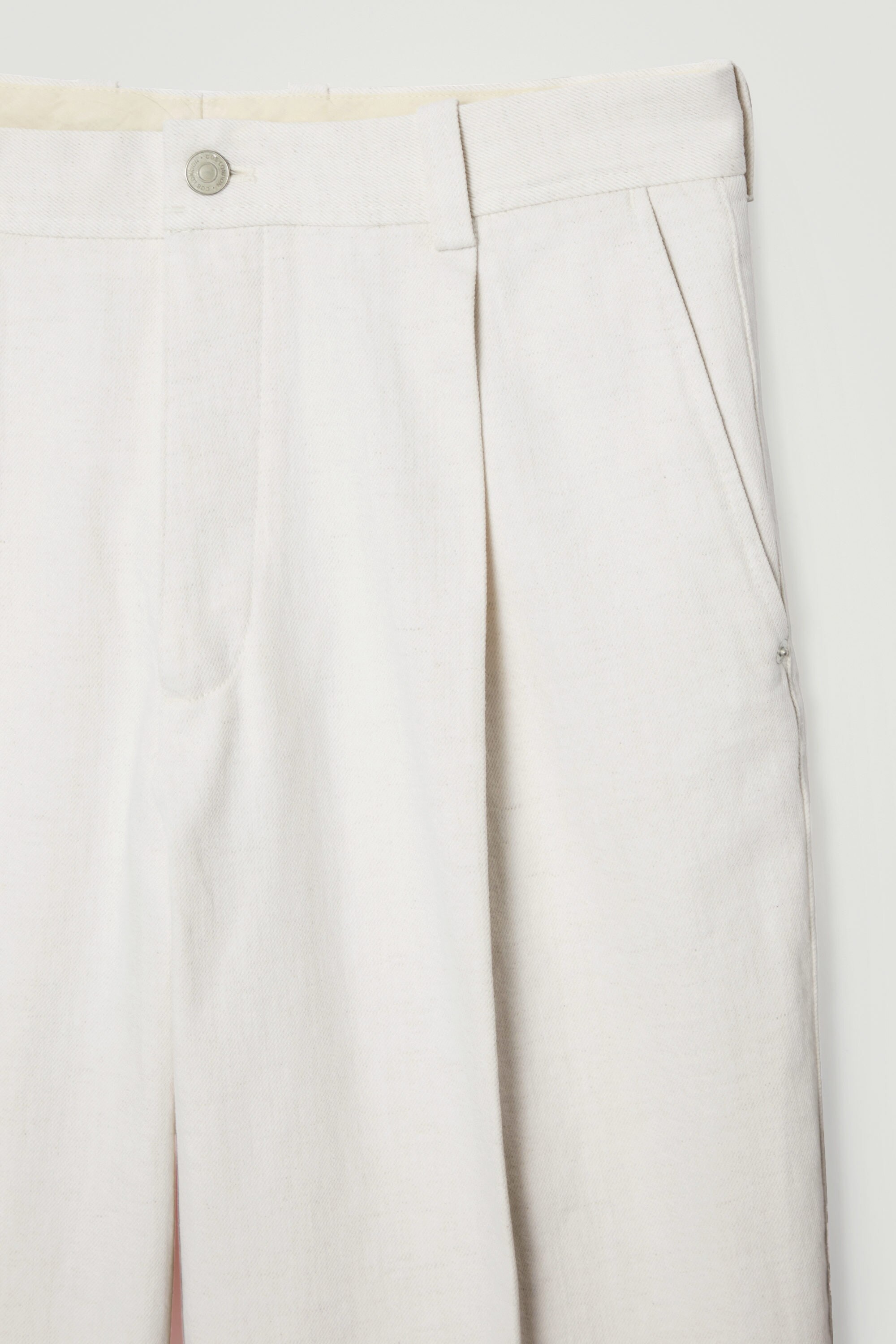 PLEATED WIDE-LEG DENIM PANTS - WHITE | COS