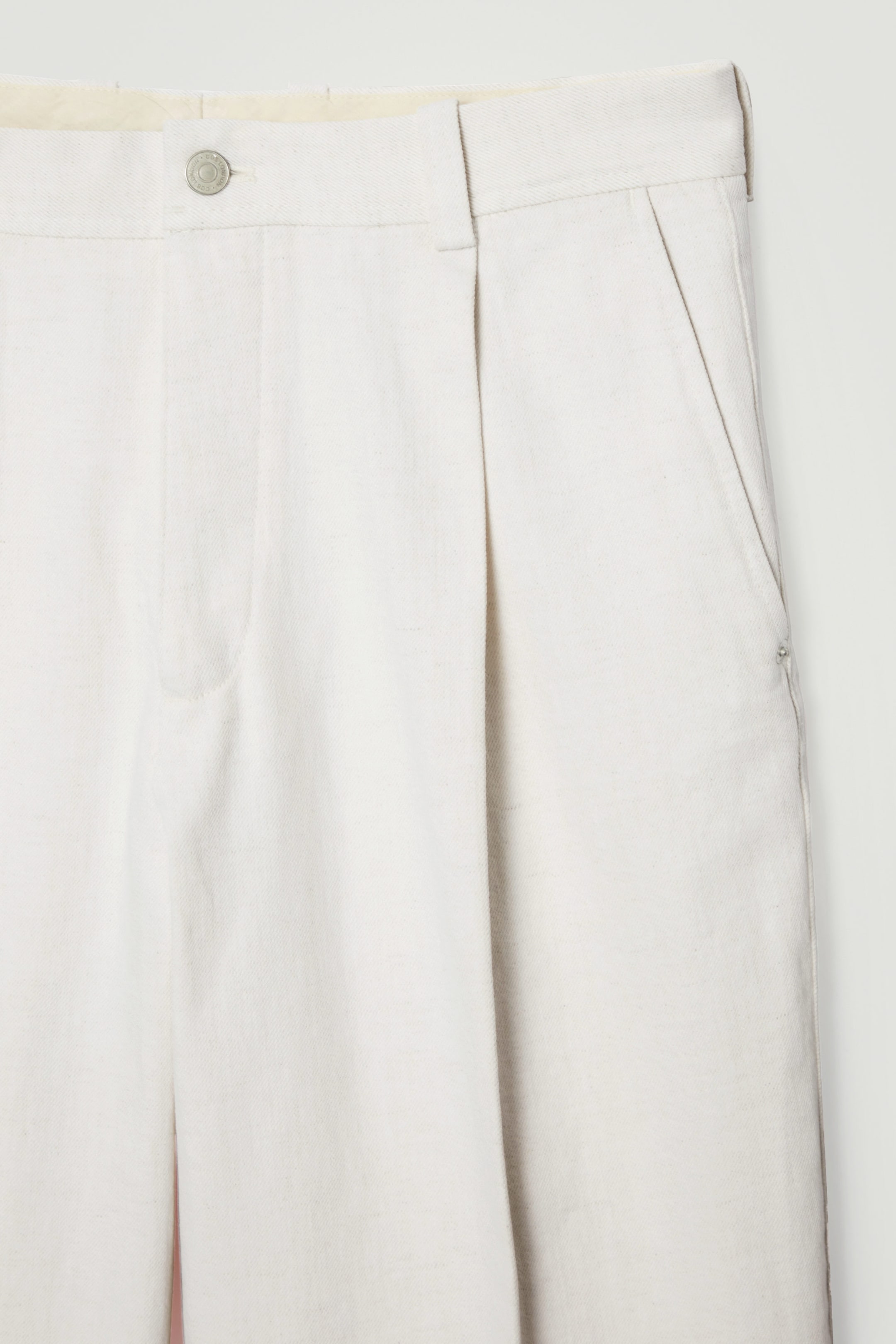 PLEATED WIDE-LEG DENIM PANTS