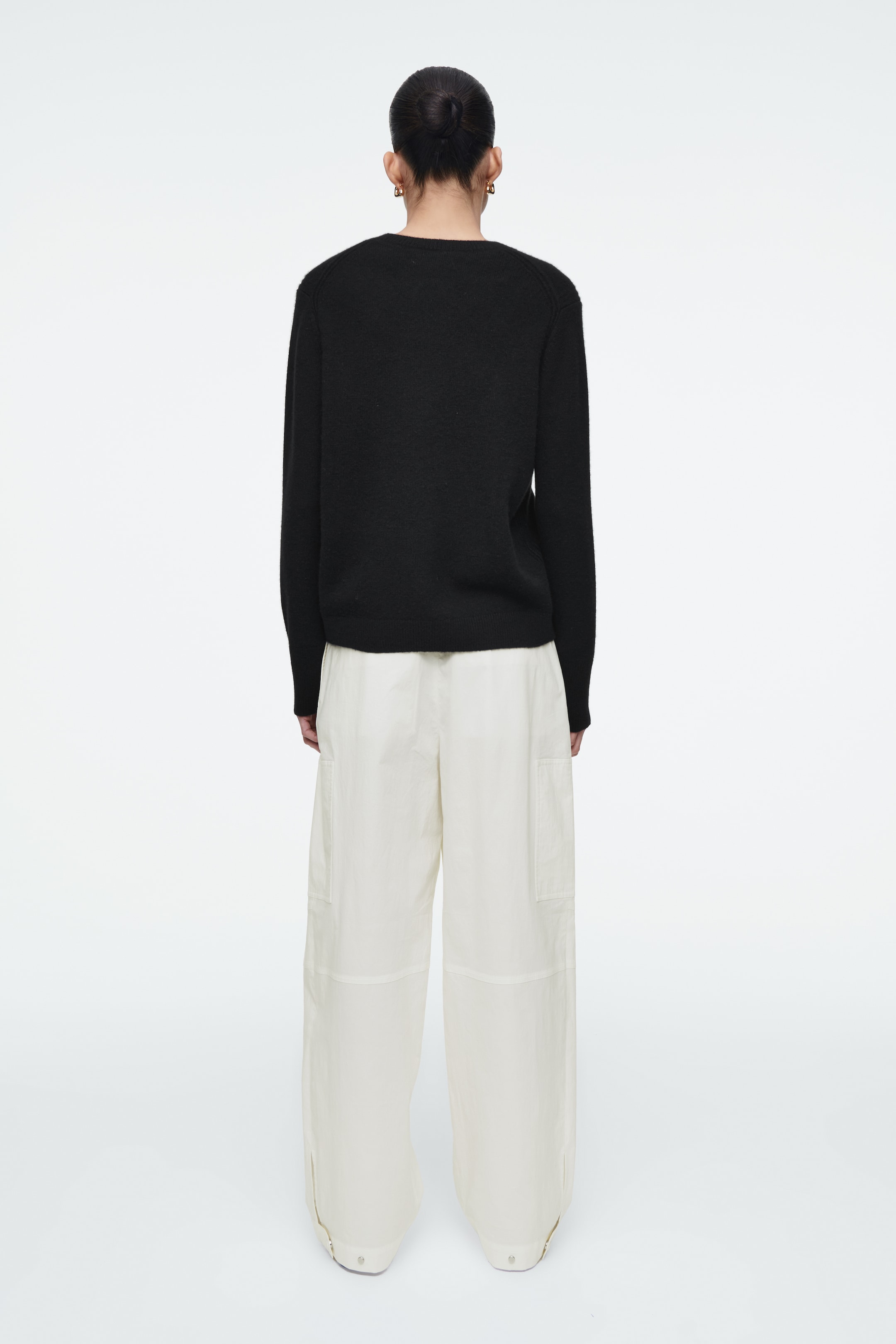 Visa större bild: UTILITY CARGOBYXOR MED BARREL-LEGS - OFF-WHITE - DAM | H&M SE 5