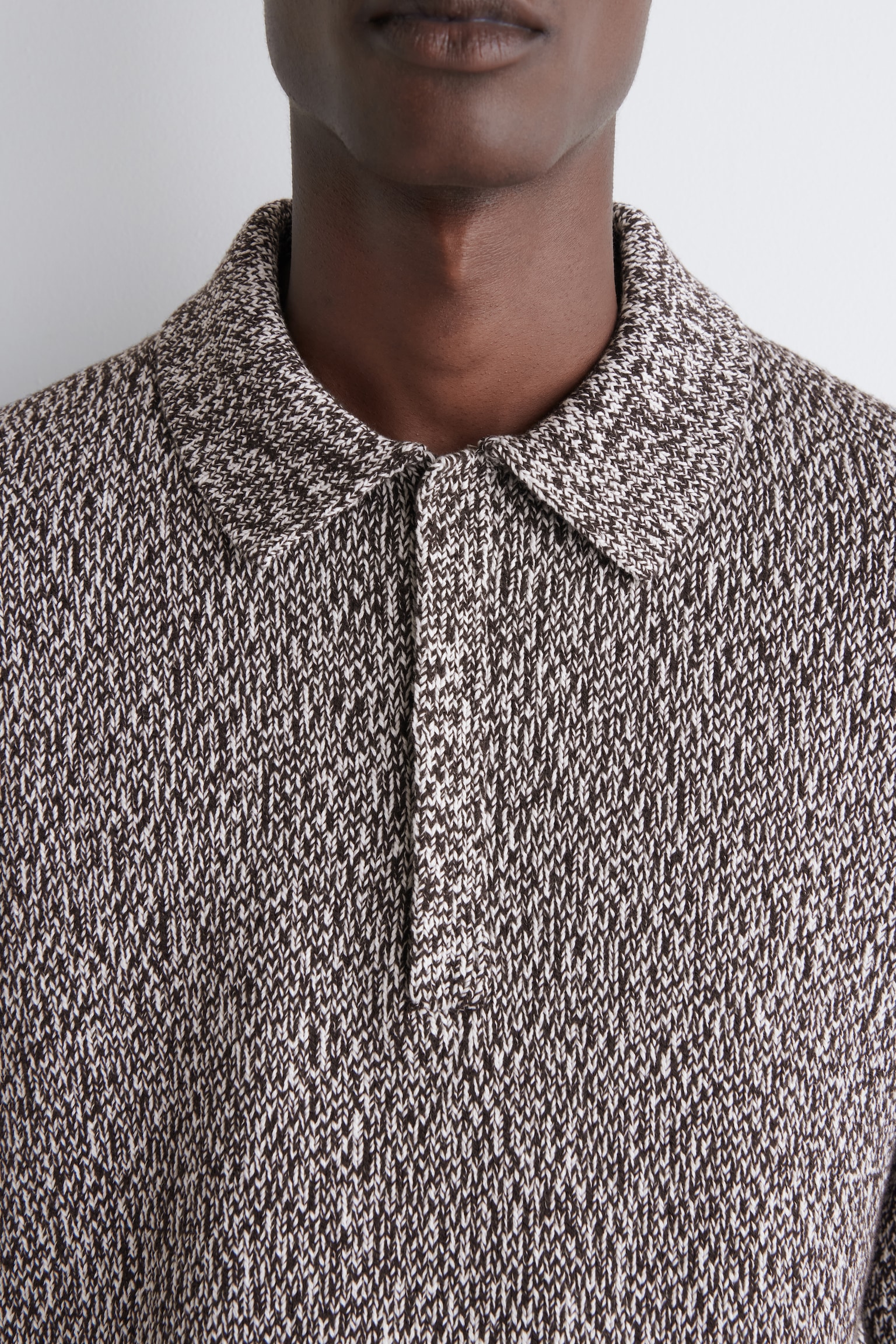 JERSEY CON CUELLO DE POLO EN MEZCLA DE LANA - MARRÓN / BLANCO - 5