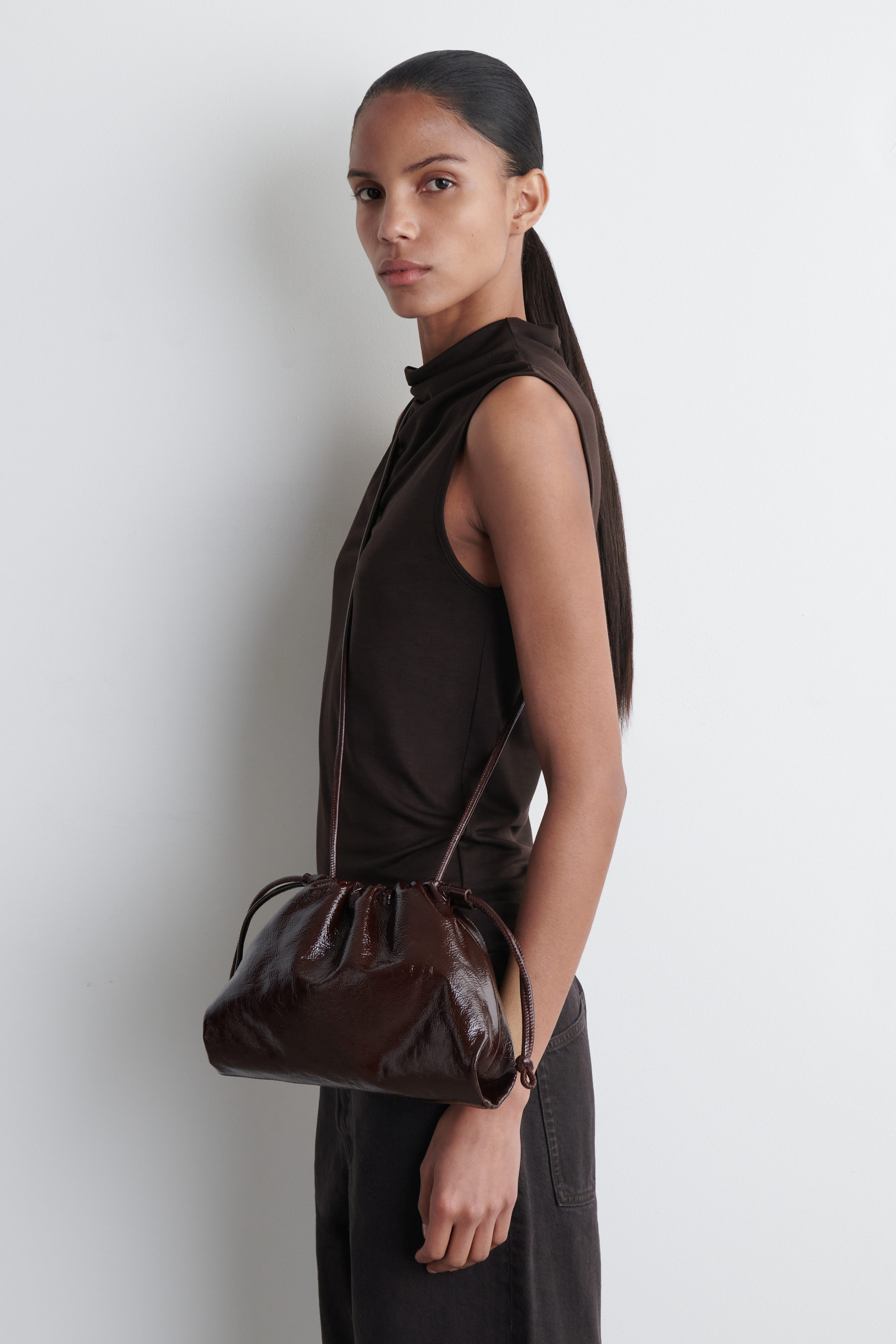 MINI CAVATELLI CLUTCH BAG - LEATHER - BORDEAUX | COS