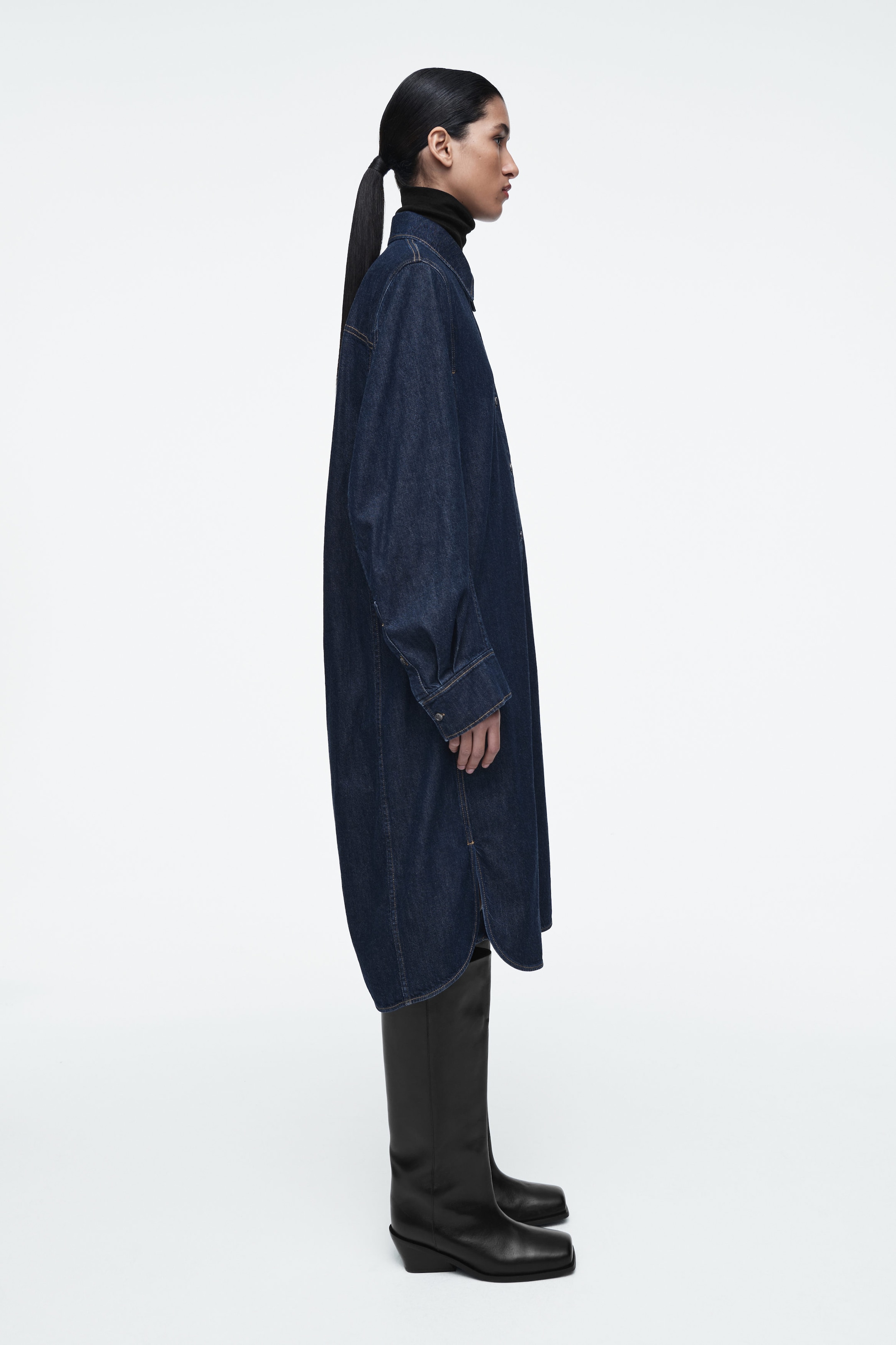 MIDI-HEMDKLEID AUS DENIM