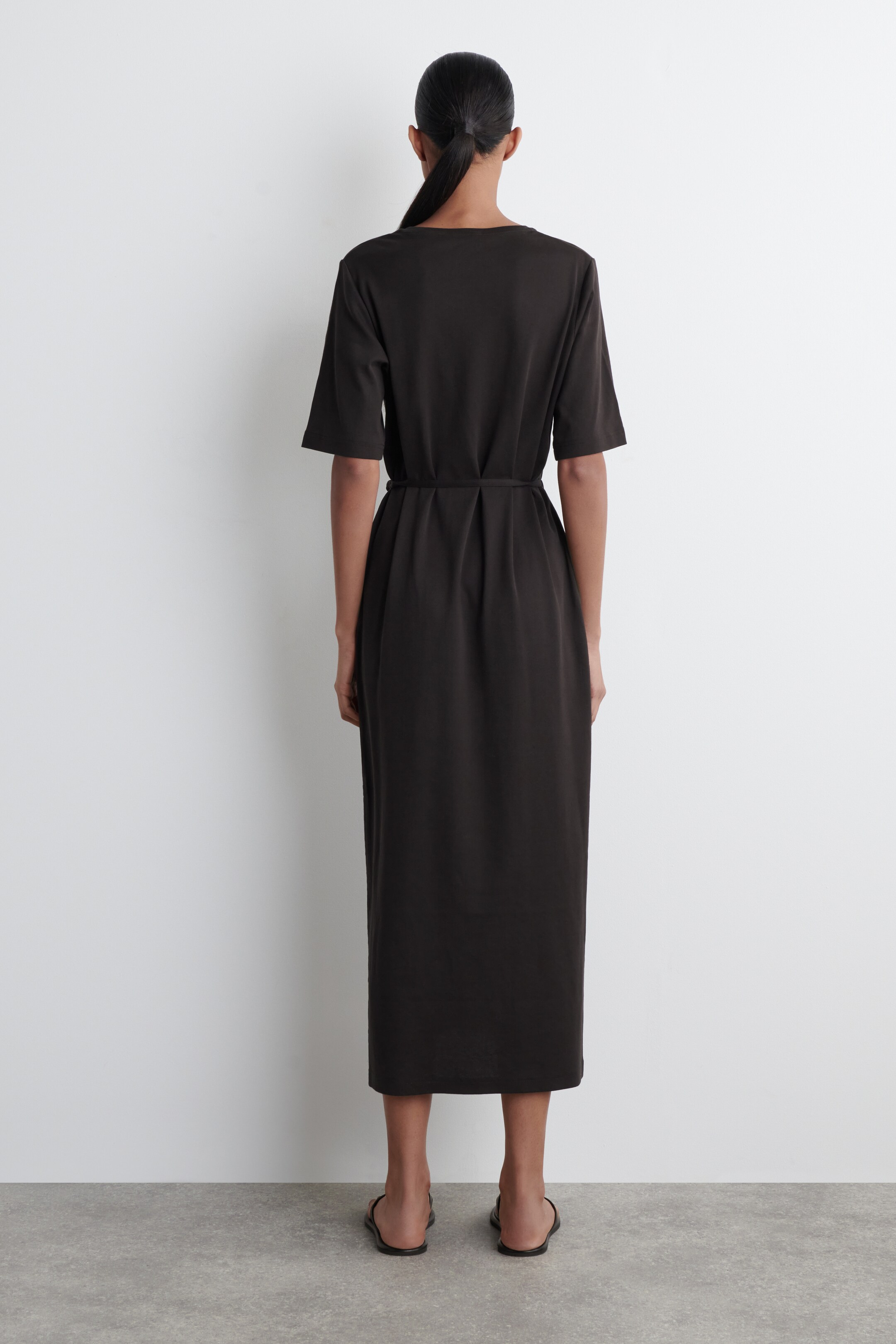 View larger image: BELTED MIDI T-SHIRT DRESS - DARK BROWN - Ladies | H&M GB 5