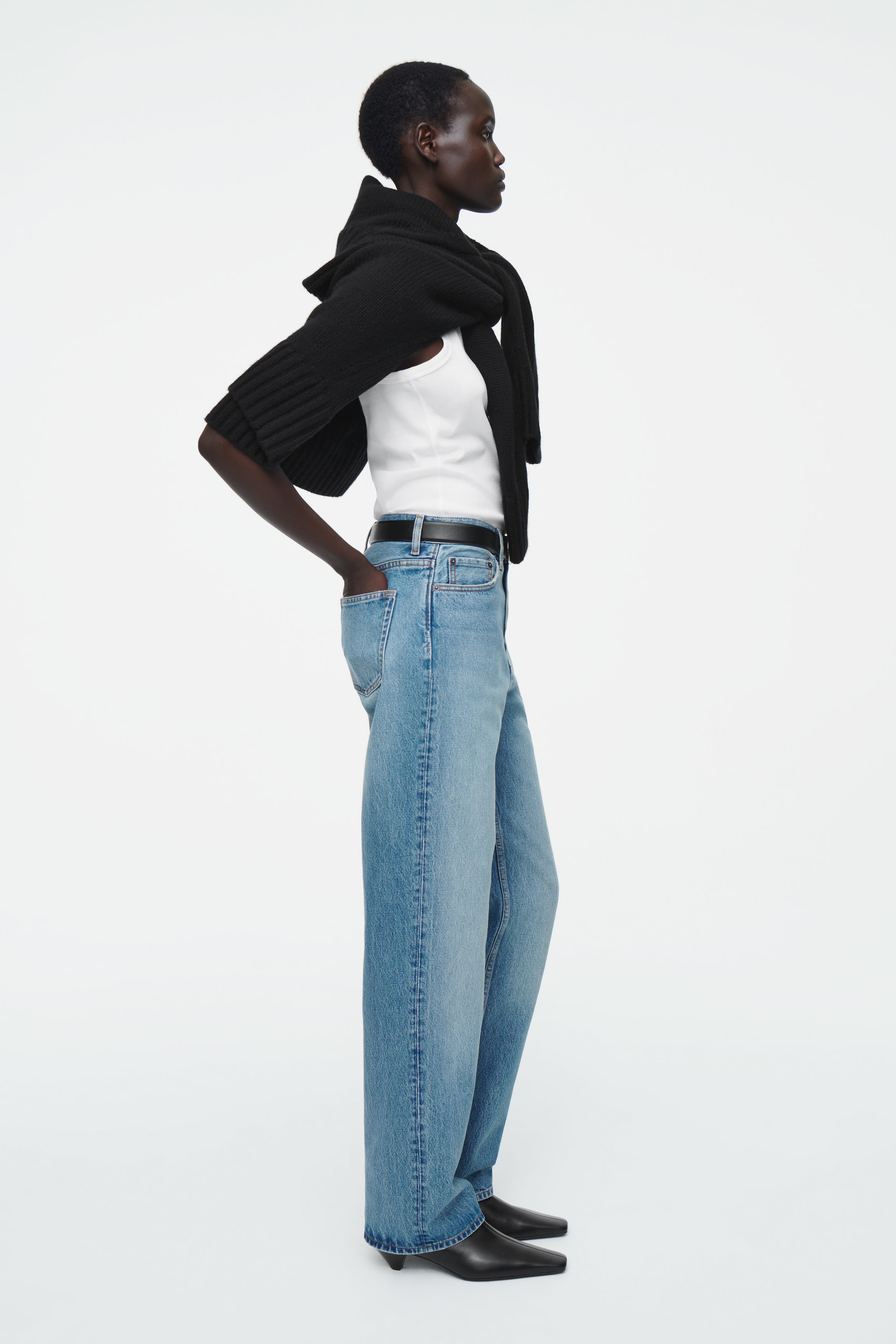 COLUMN STRAIGHT-LEG JEANS