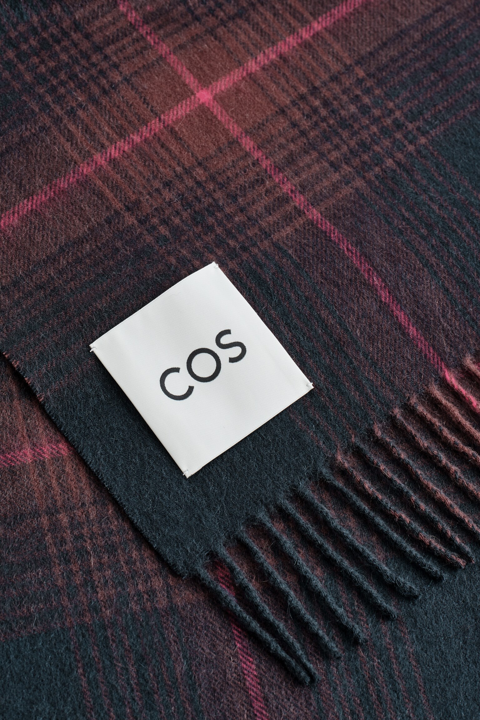 צעיף צמר-קשמיר עם פרנזים - כחול כהה / אדום / משובץ - 3