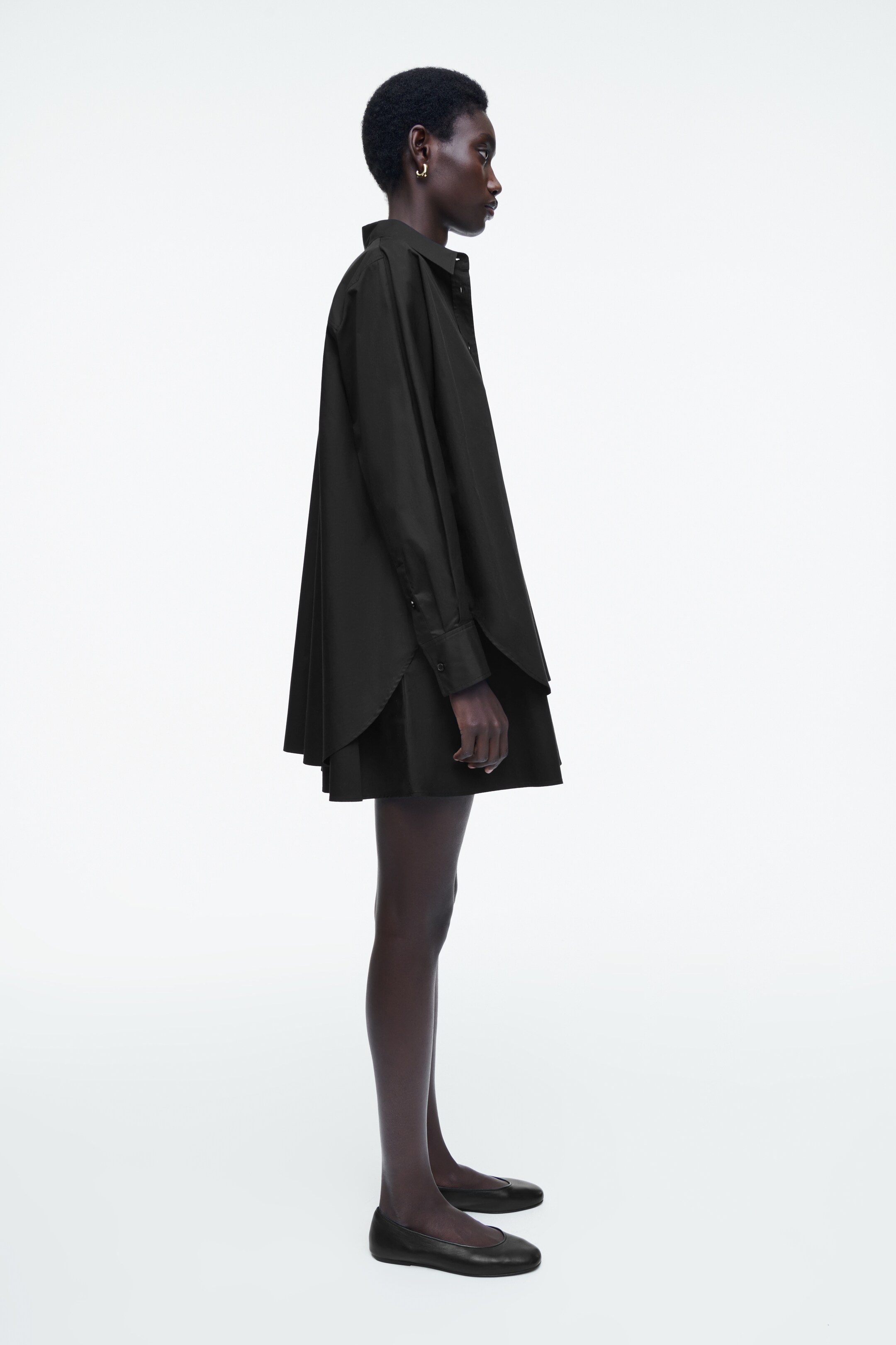 Vezi imaginea mai mare: ROCHIE CĂMAȘĂ TIP TRAPEZ CU STRATURI - NEGRU - FEMEI | H&M RO 4