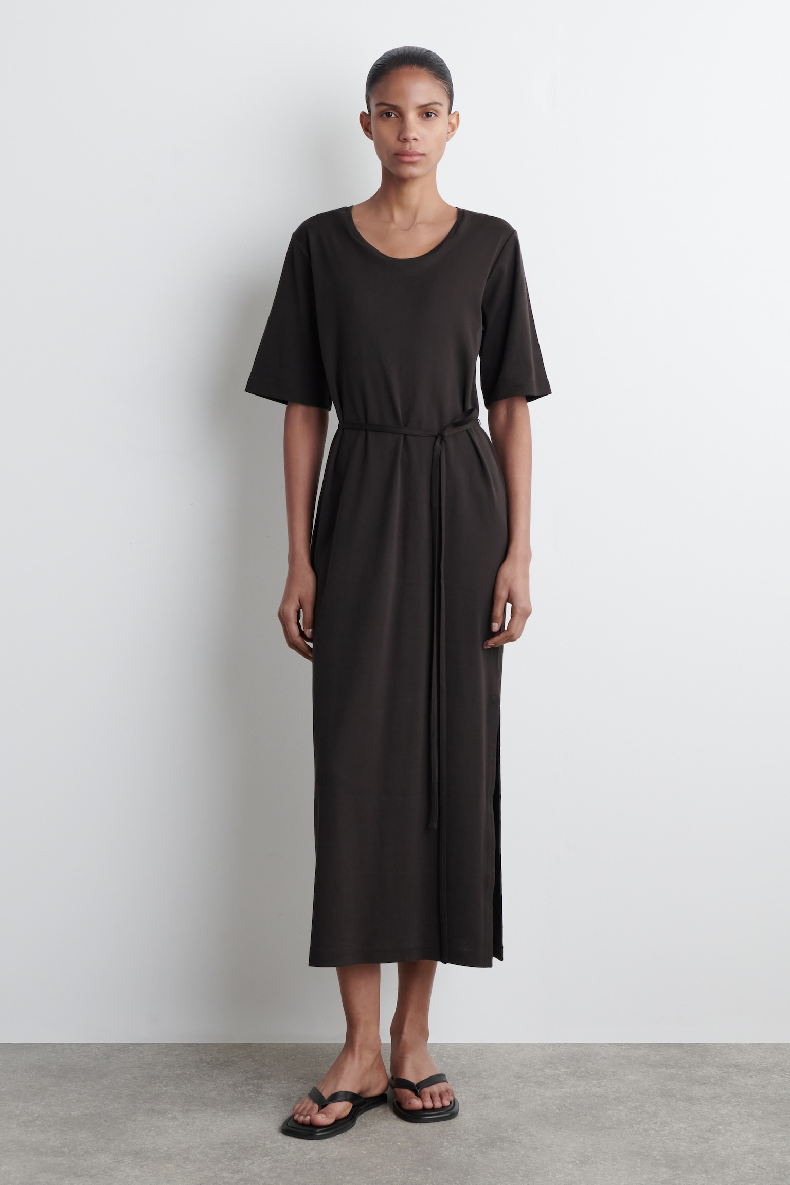 BELTED MIDI T-SHIRT DRESS - DARK BROWN/NAVY - 4