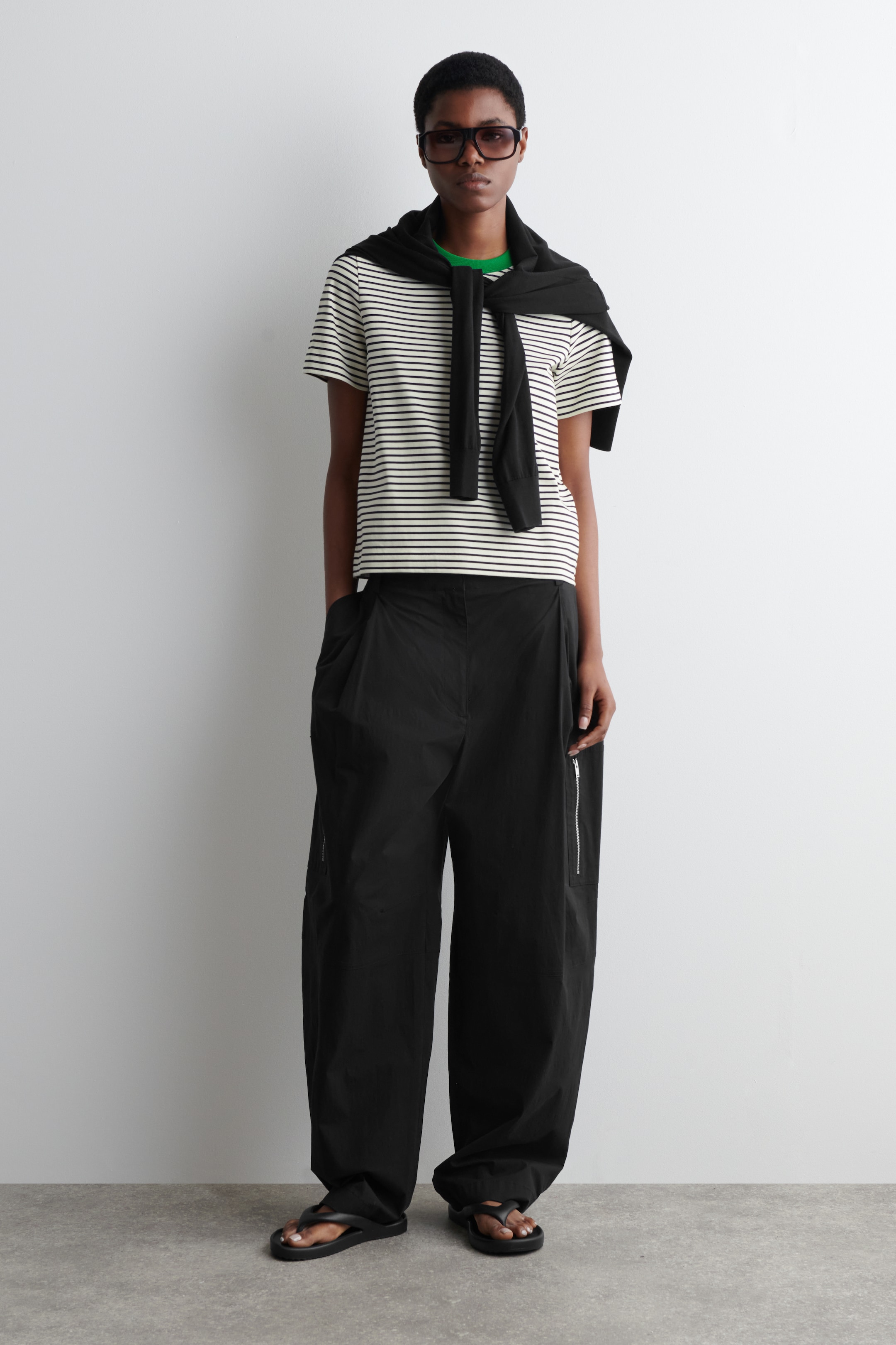 Ingrandisci l'immagine: CLEAN CUT REGULAR T-SHIRT - BLACK / GREEN / STRIPED - DONNA | H&M CH 2